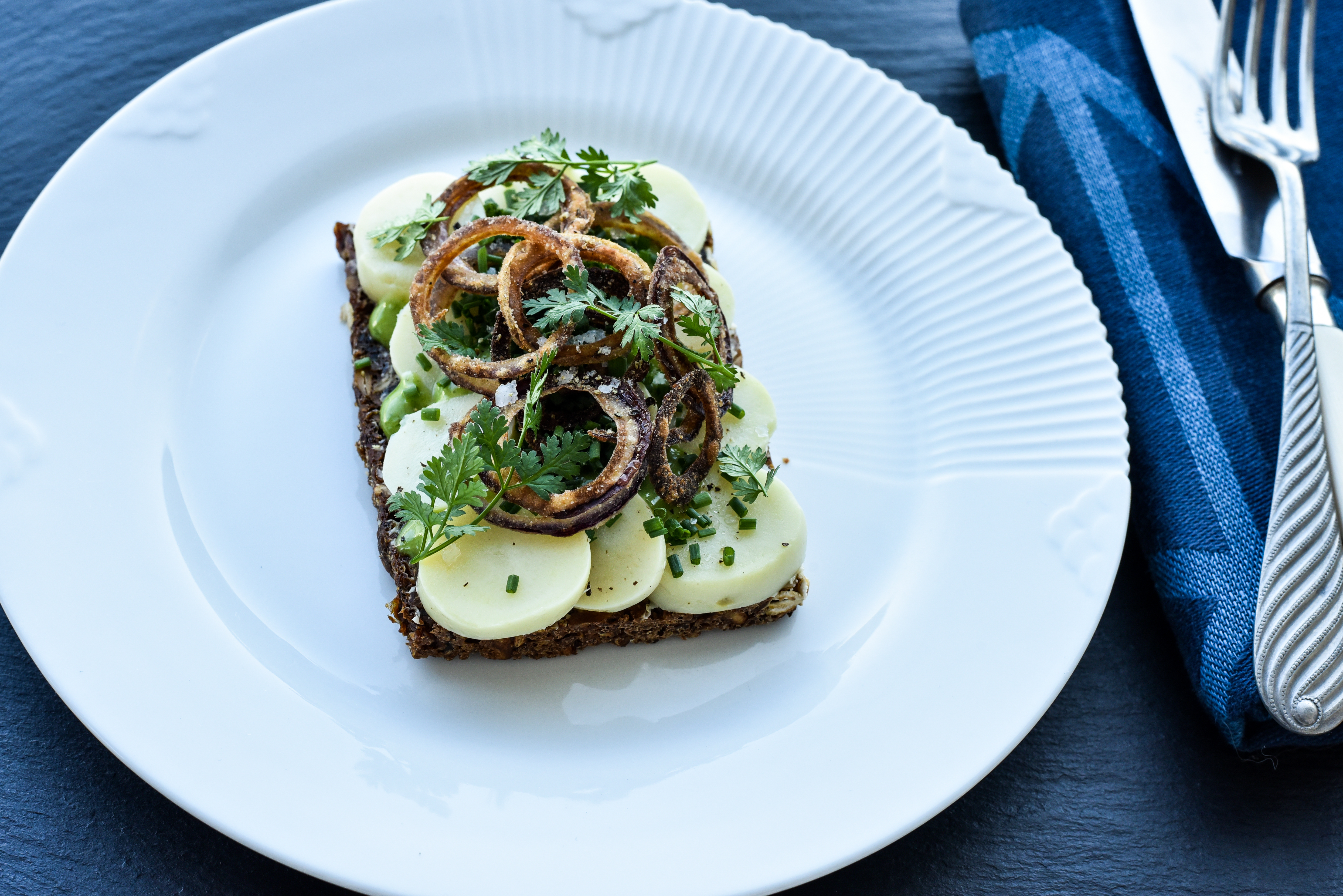 Kartoffelmadder med purløgsmayo og ristede løg