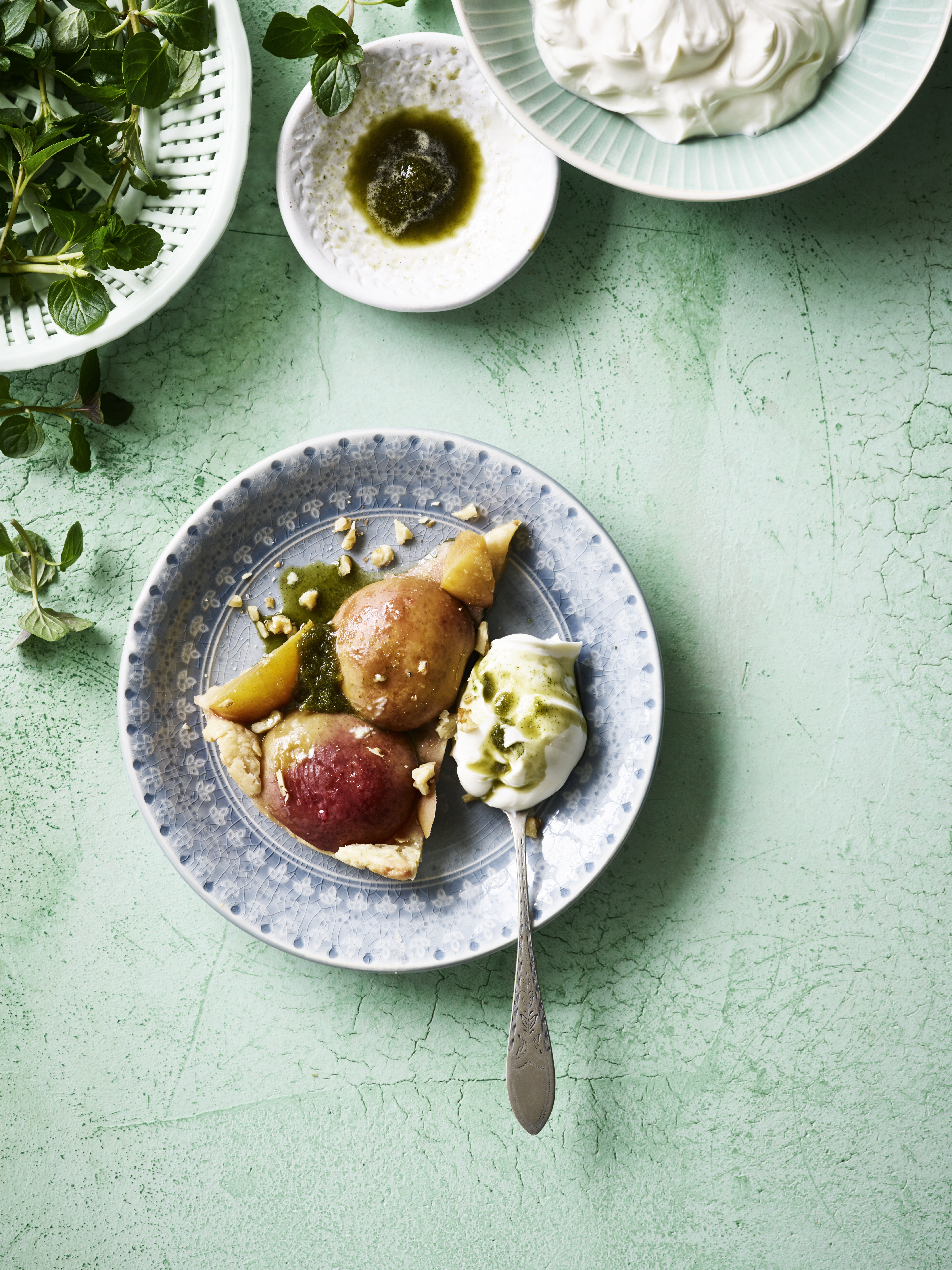 Tarte tatin med nektarin og myntegranité