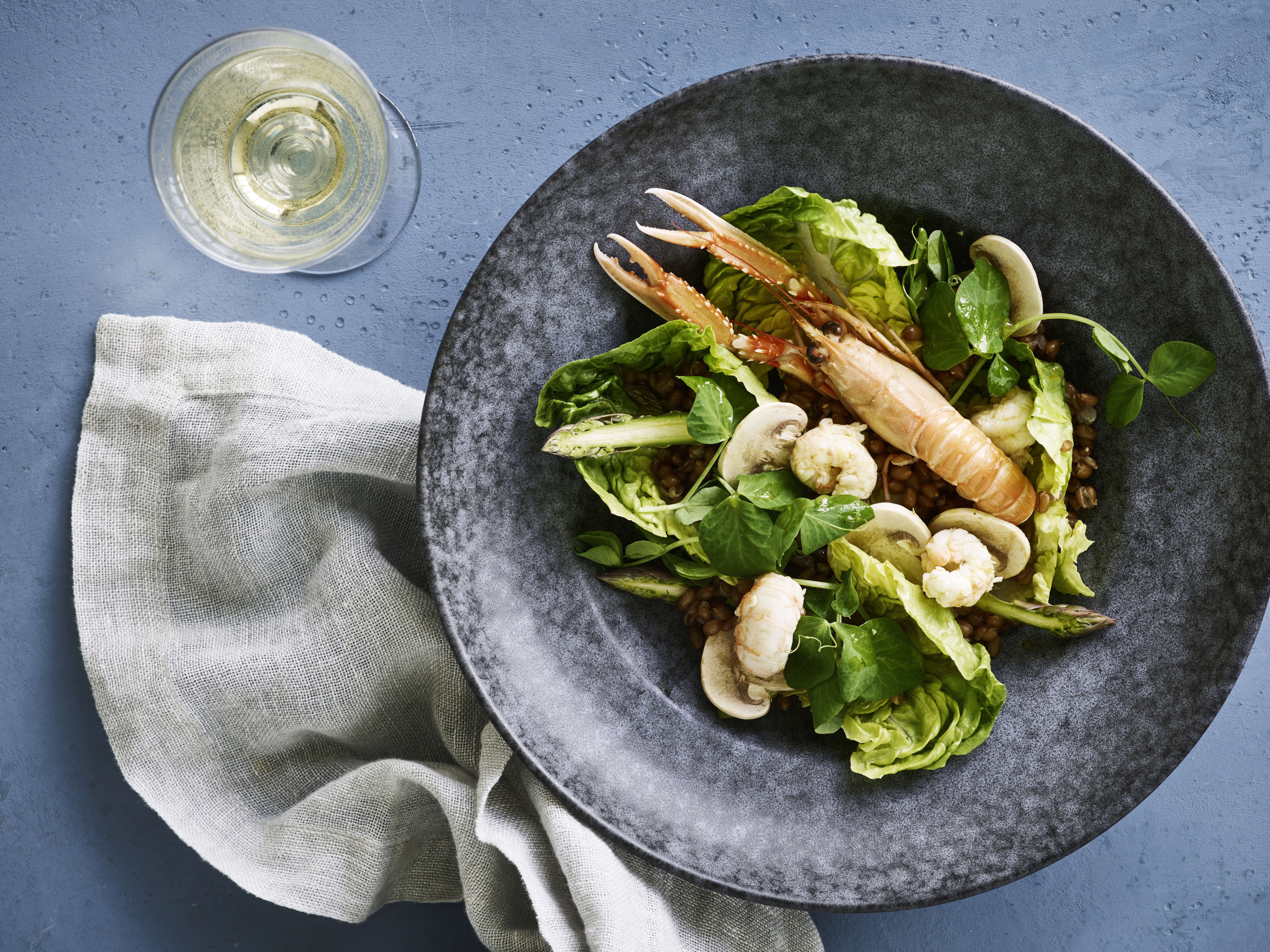 Salat med hvedekerner og jomfruhummer