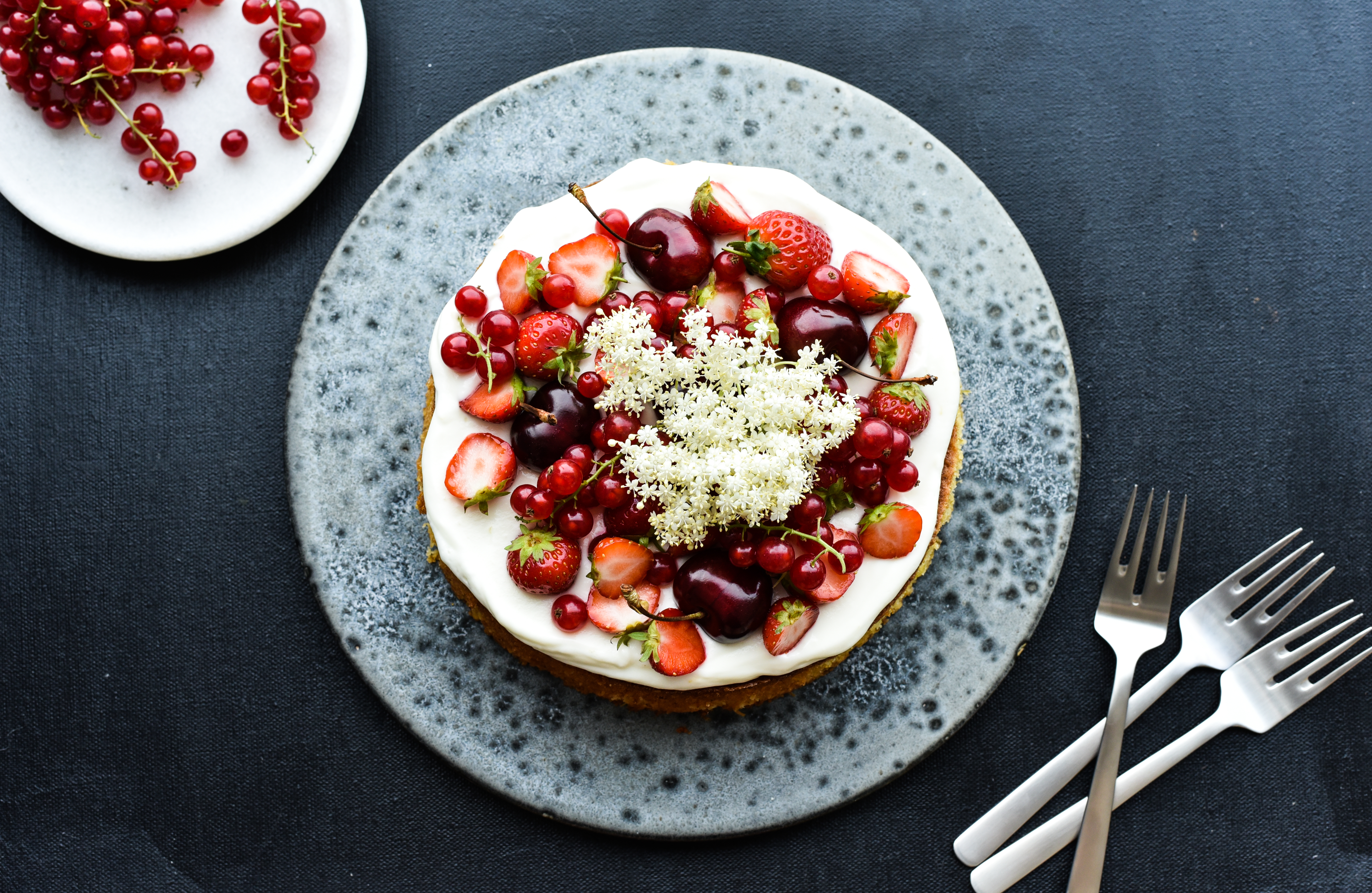 Hyldeblomstkage med citronskum