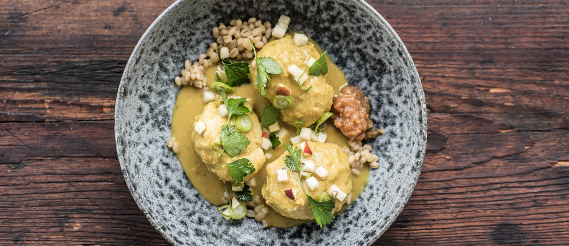 Meyers boller i karry med fløde og masser af karry