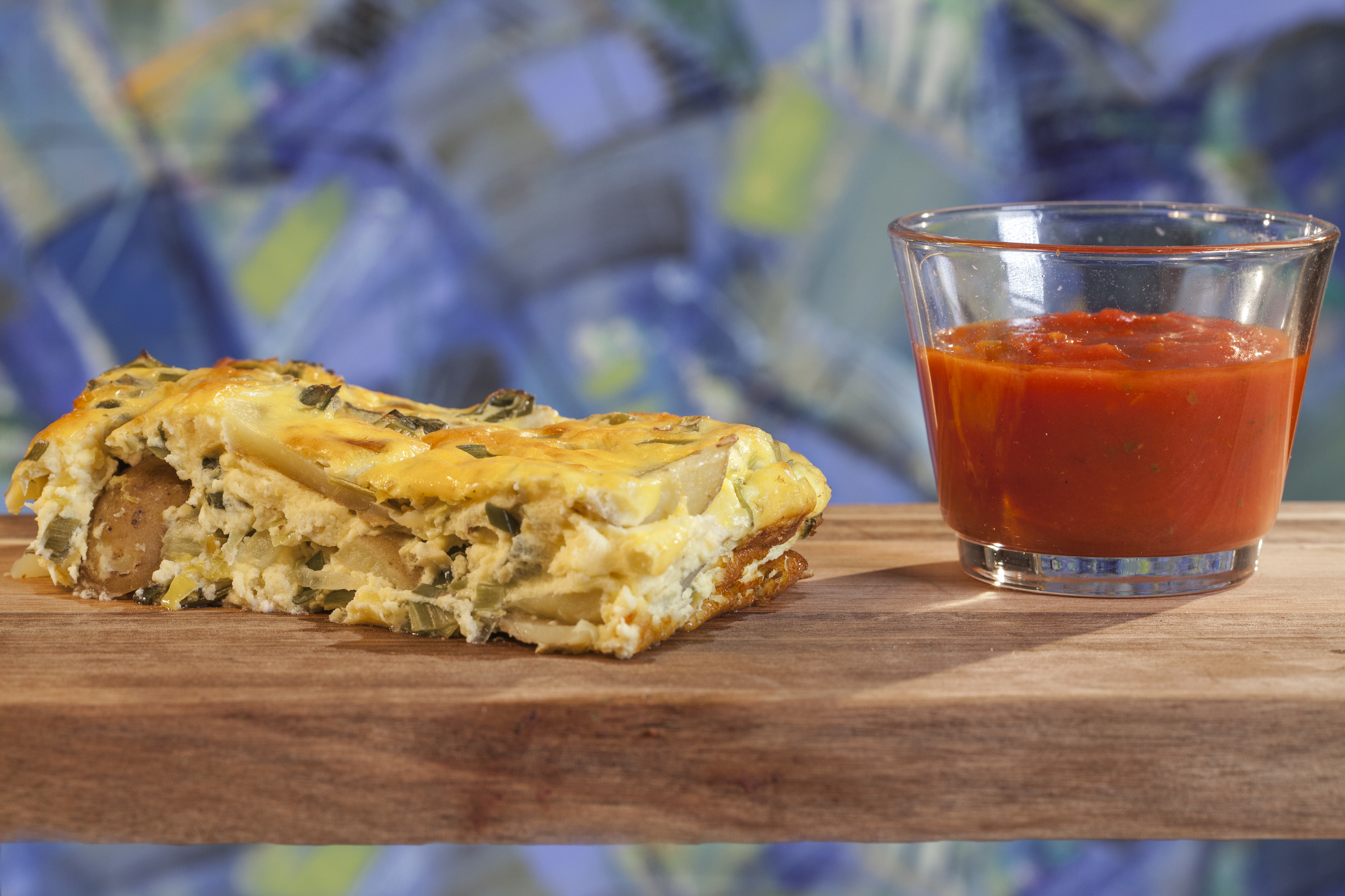 Æggekage med skræl fra porrer og kartoffel