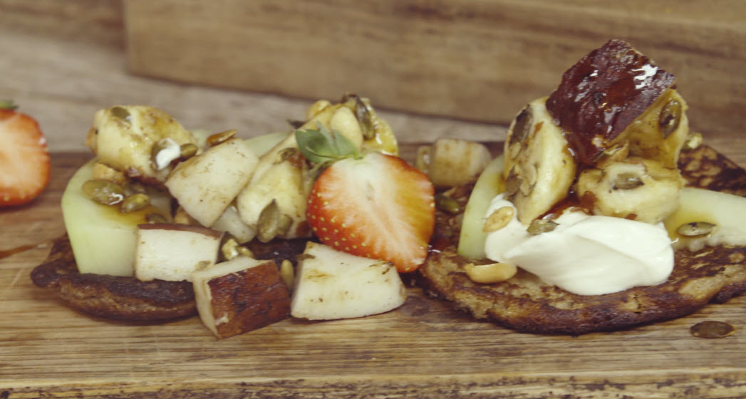 Pandekager med bananer og kokos