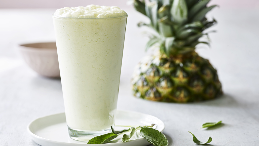Milkshake med  ananas og salvie