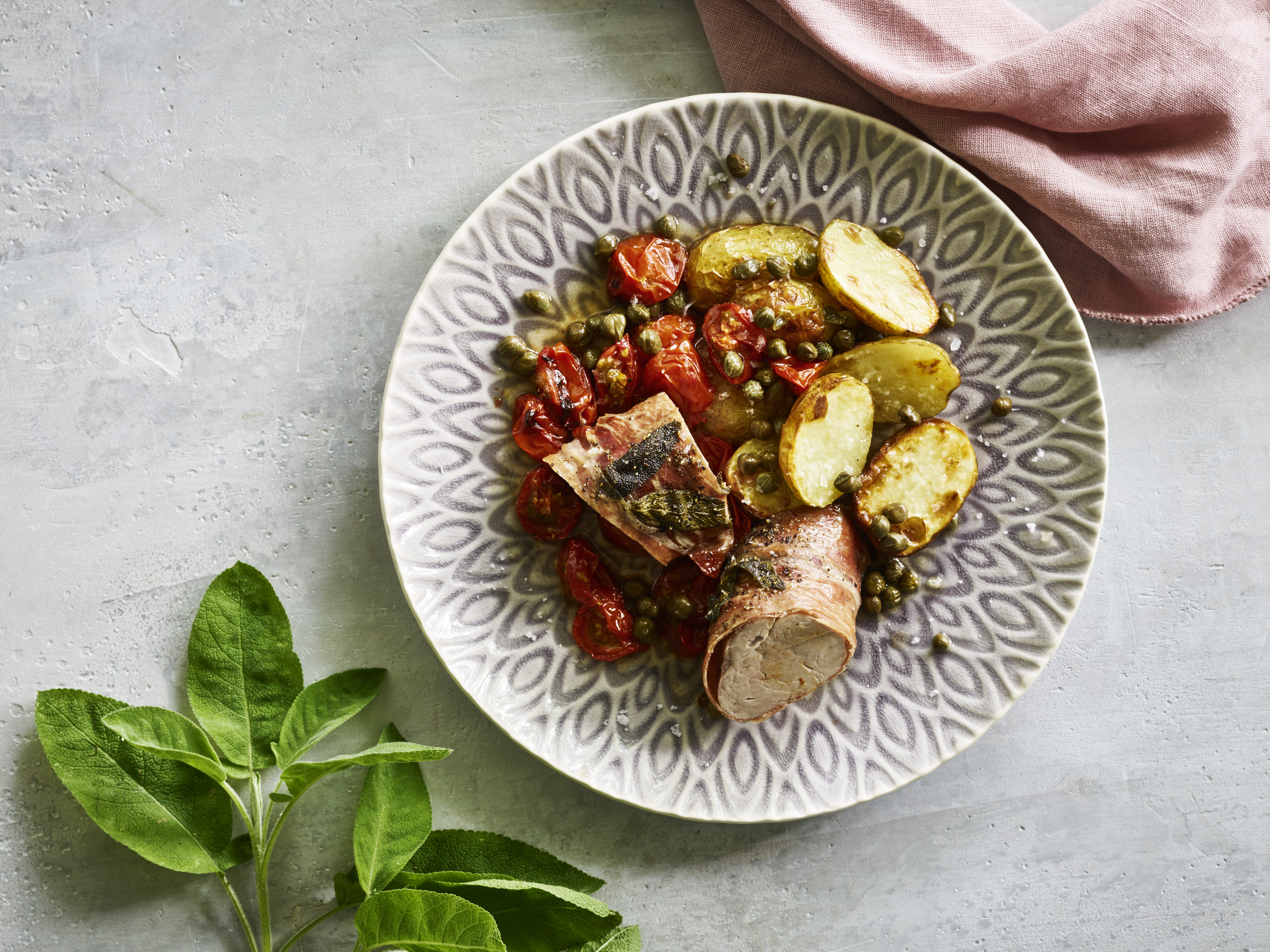 Svinemørbrad med parma og salvie – alt i ovnen