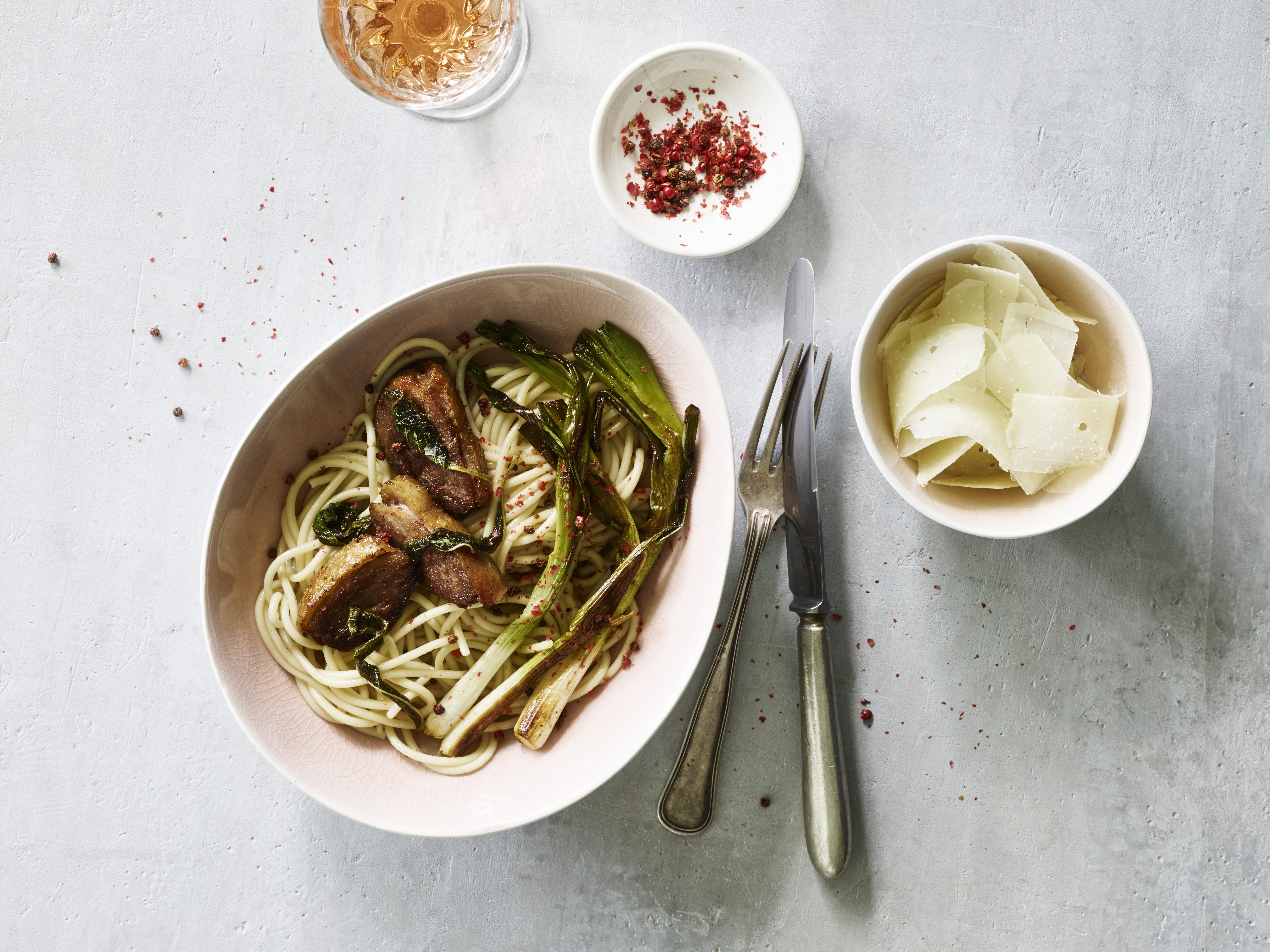 Pasta med andebryst i salviesky