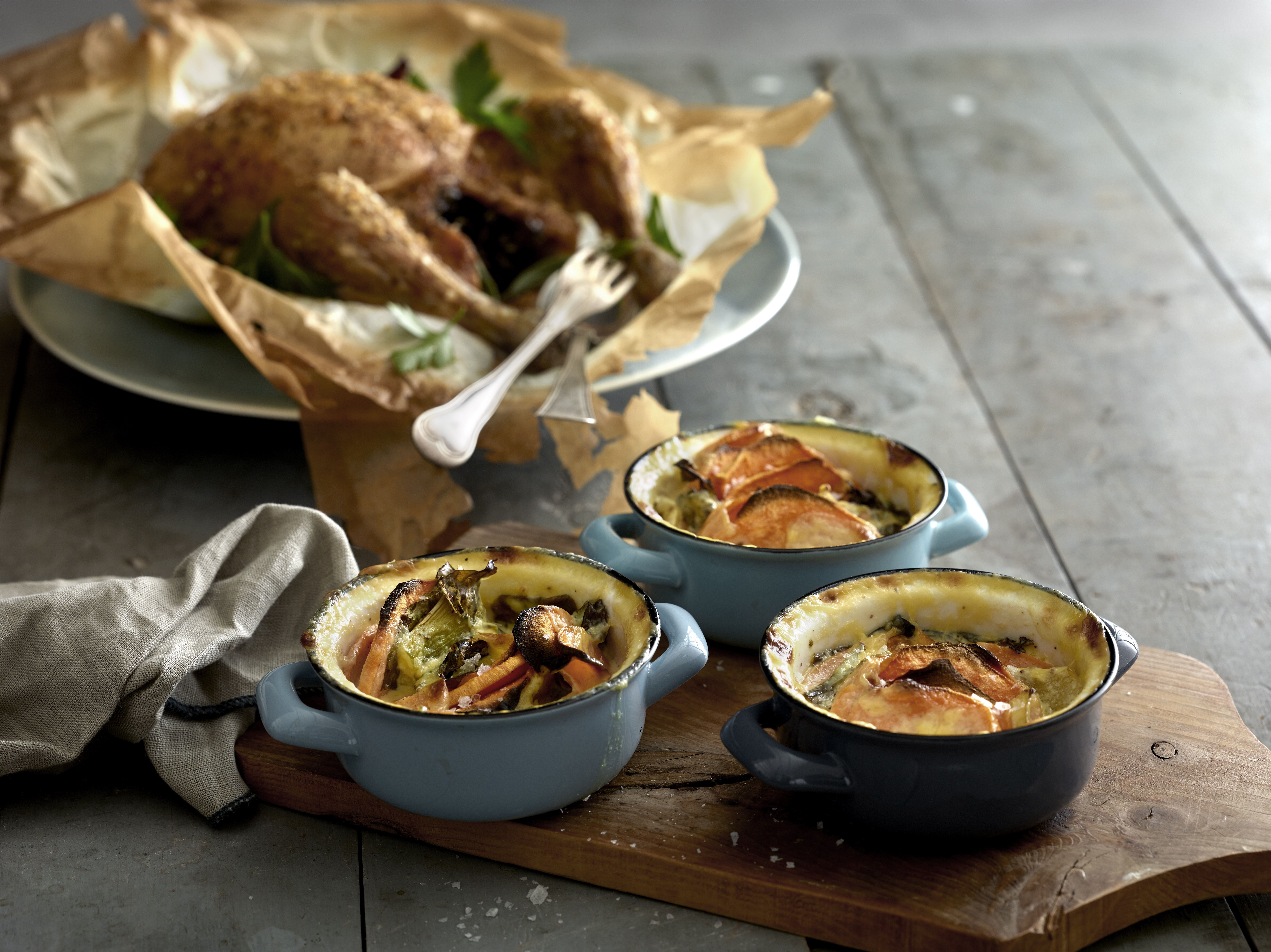 Gratin med sølvbede og søde kartofler og ovnstegt kylling