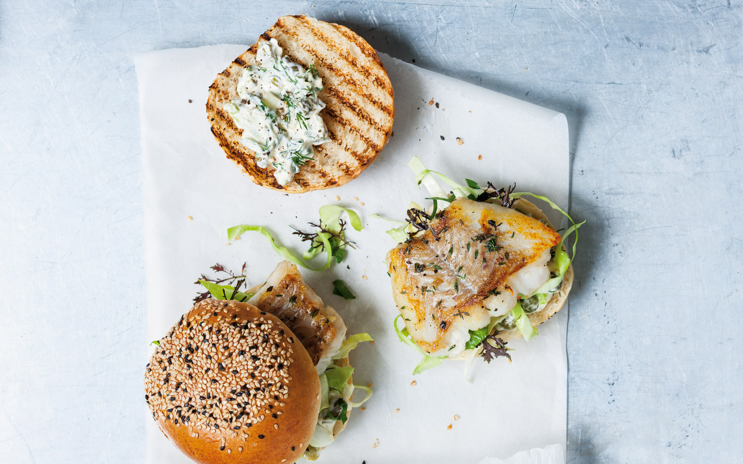 Fiskeburger med sesamstegt mørksej og tartarsauce
