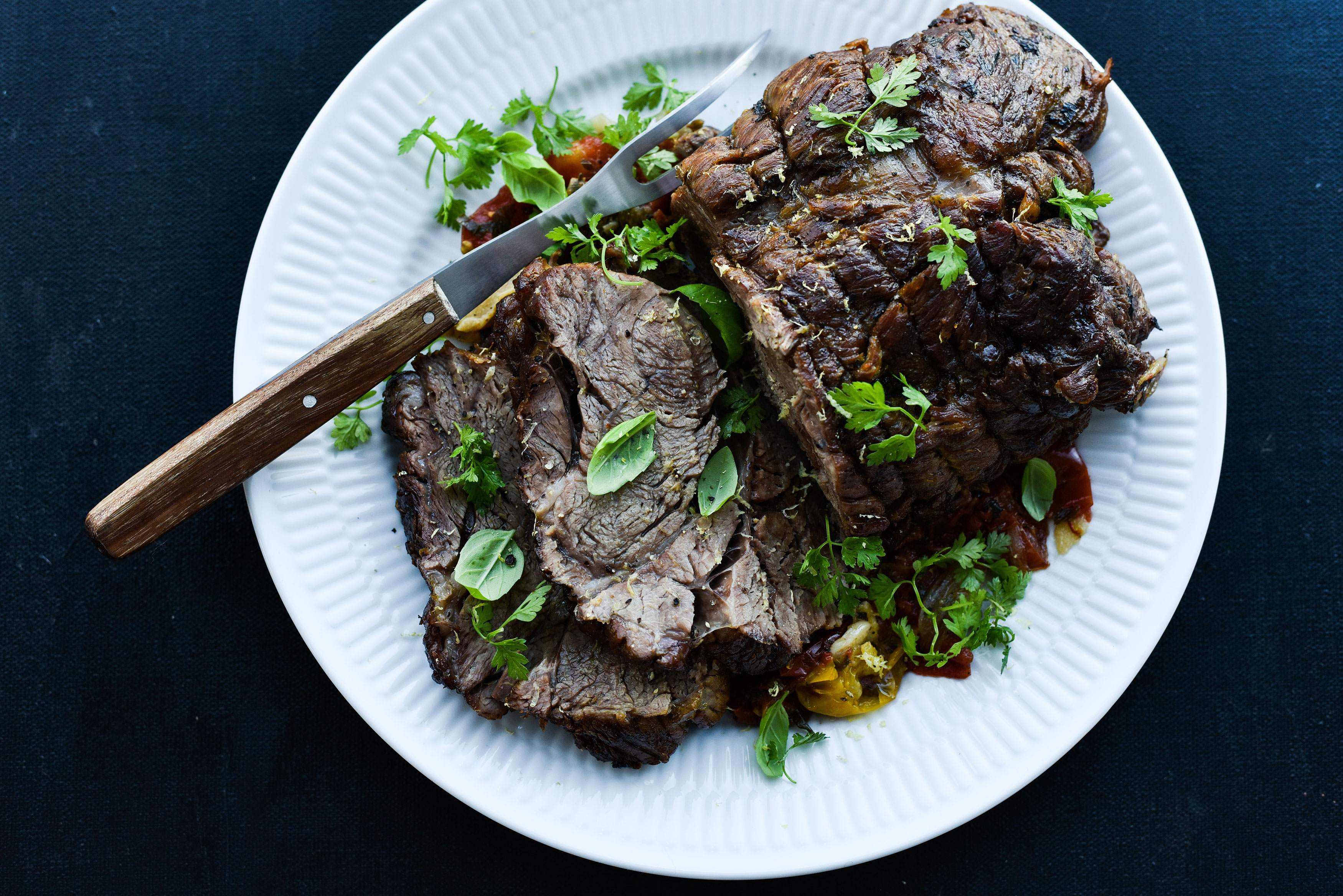 Kalvetykkam med tomater og urtedrys