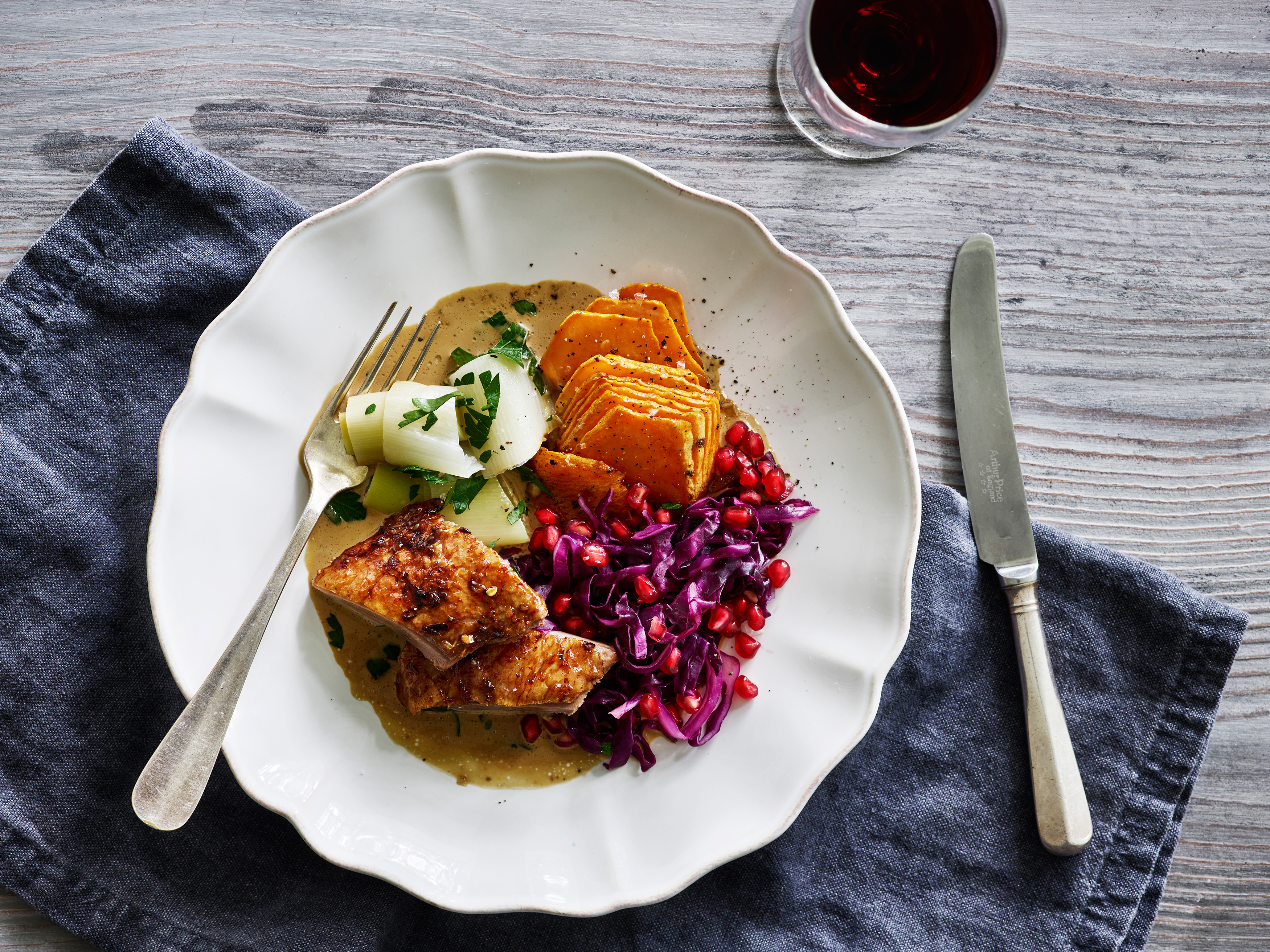 Langtidsstegt and med søde kartofler