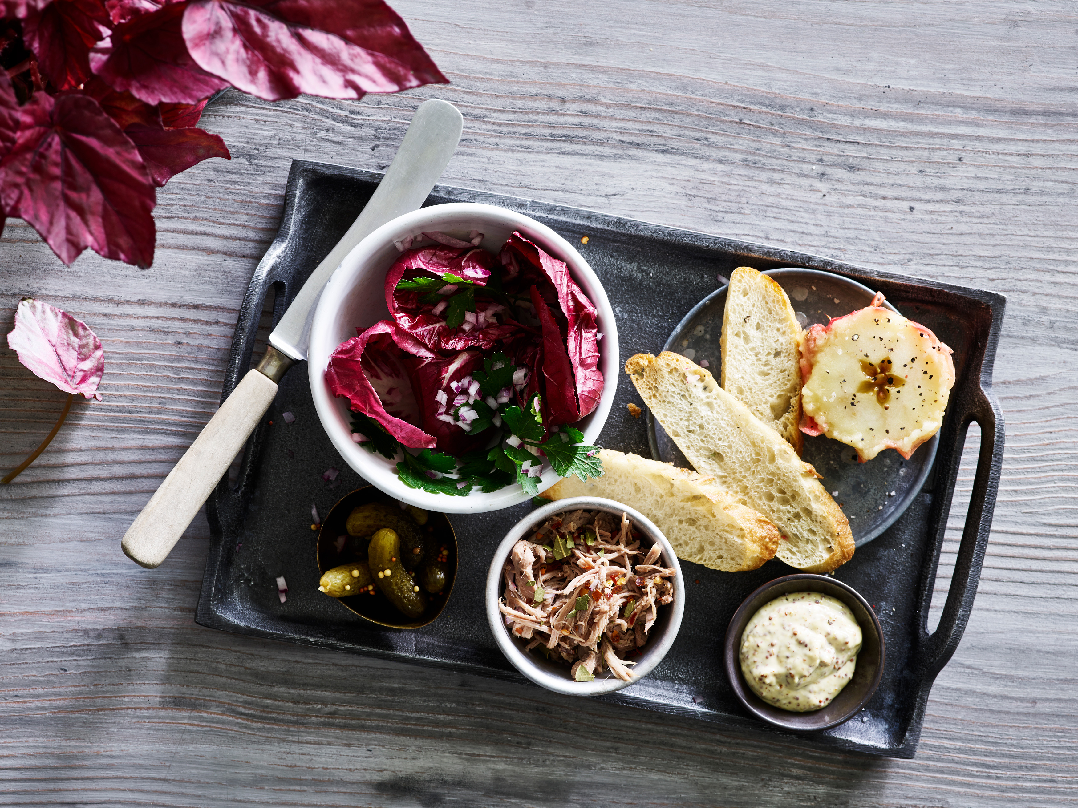 Platte med anderillette af rester fra andestegen