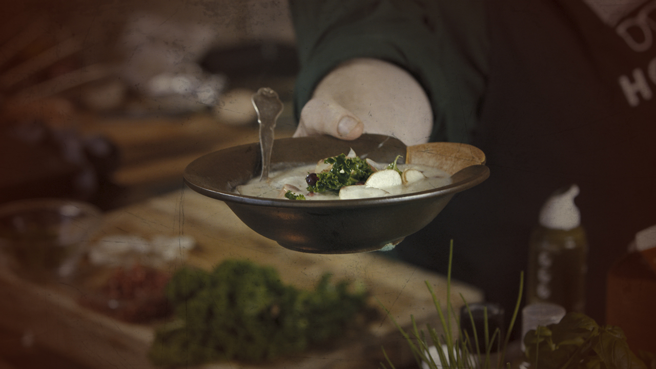 Aspargessuppe med jordskok, kartoffel og pølse