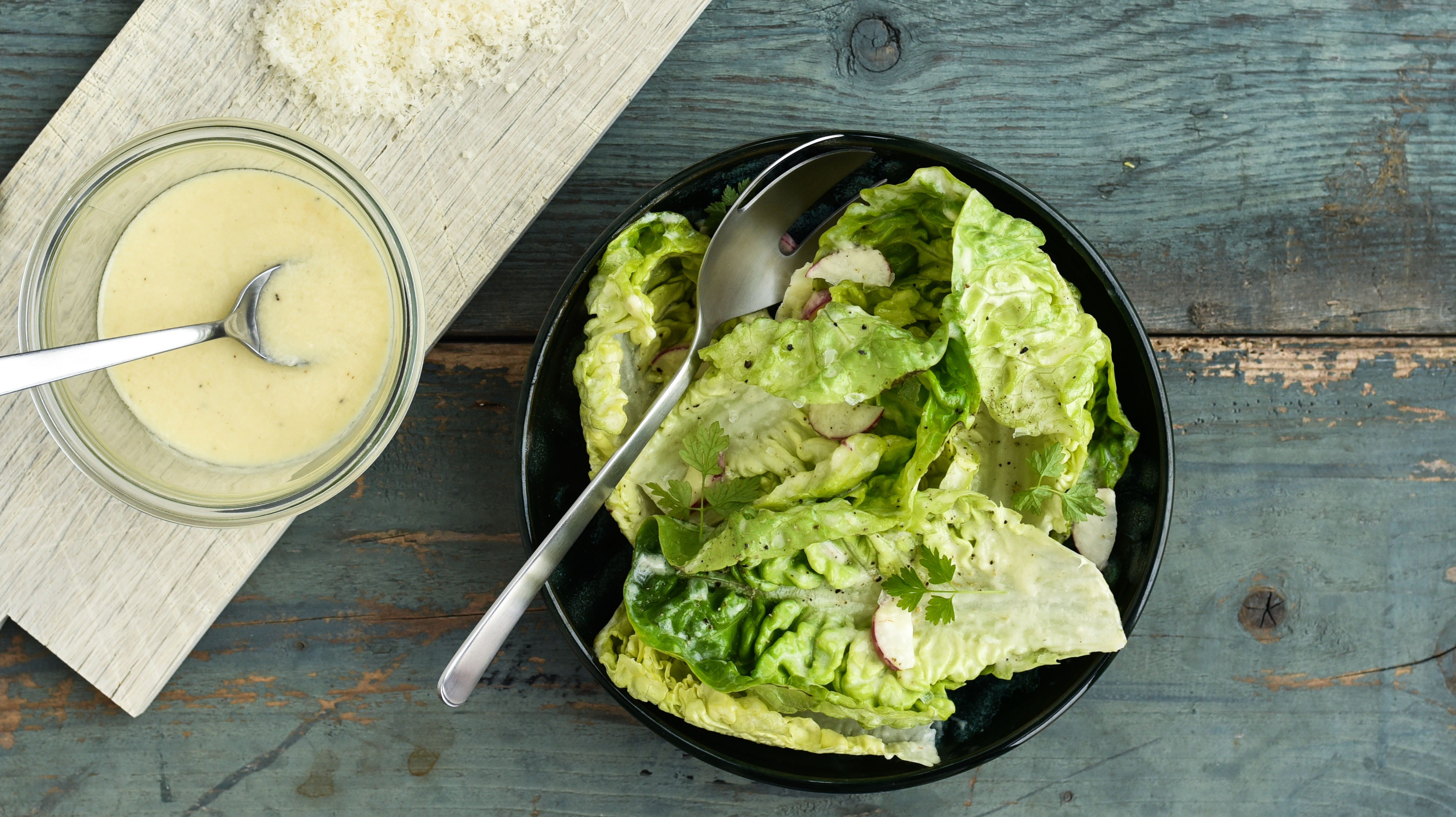 Parmesandressing til den grønne salat