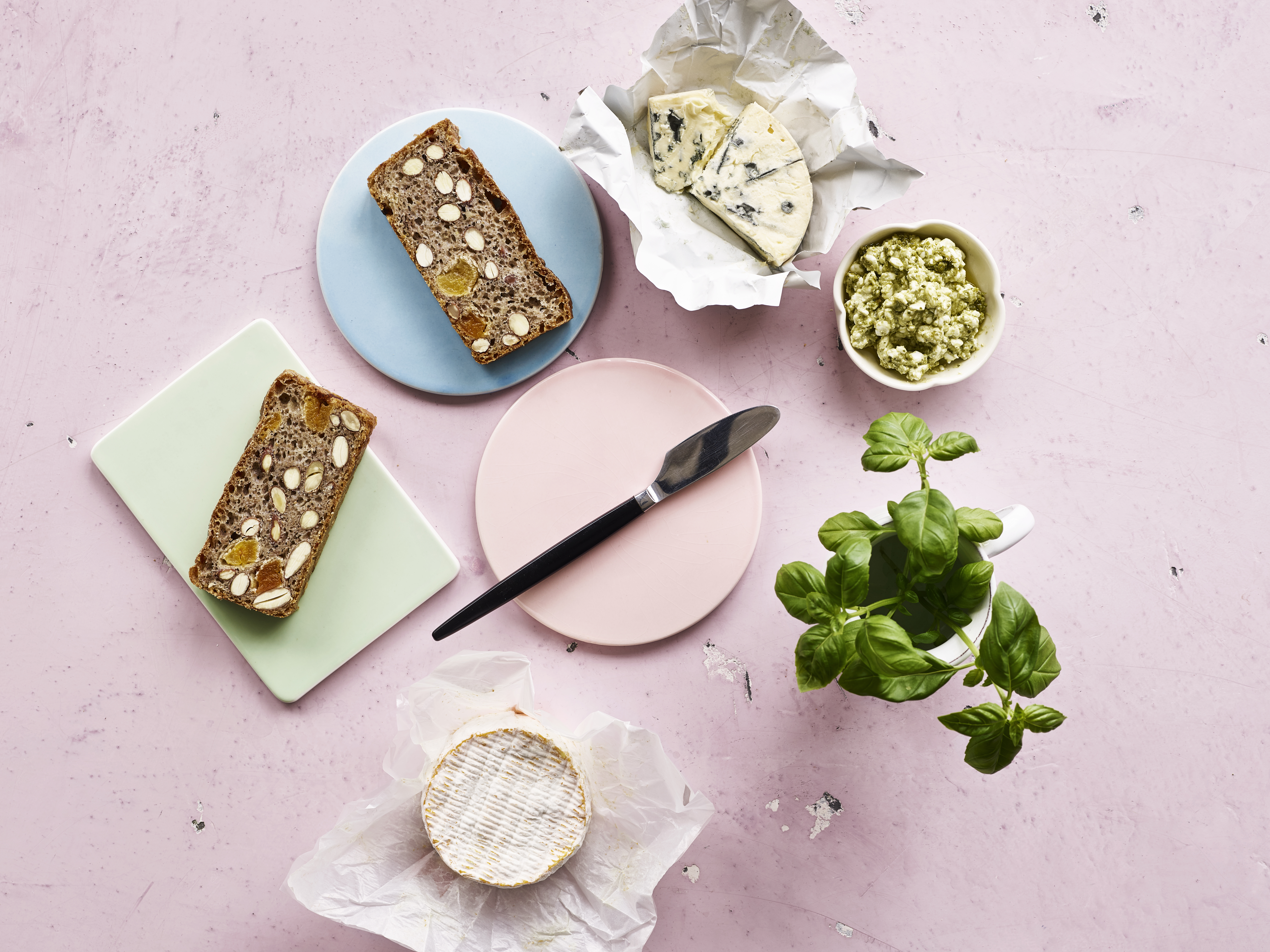 Langtidshævet brød med abrikos og mandler