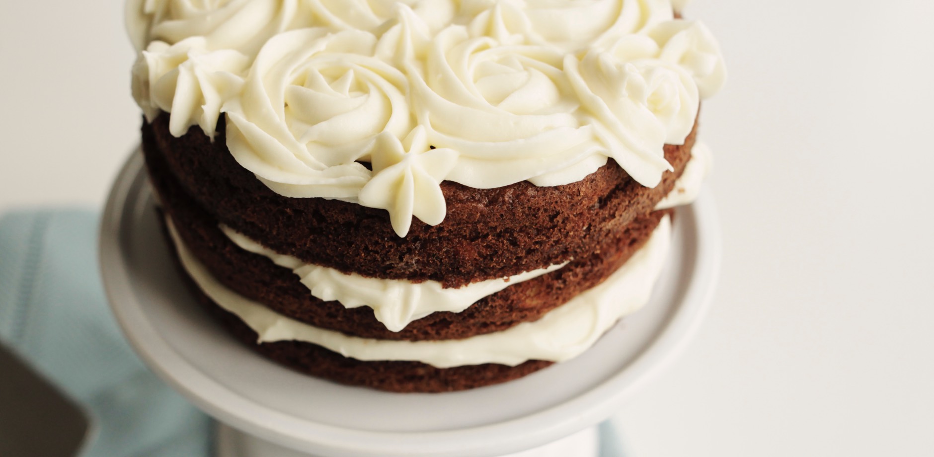 Gulerodskage med frosting