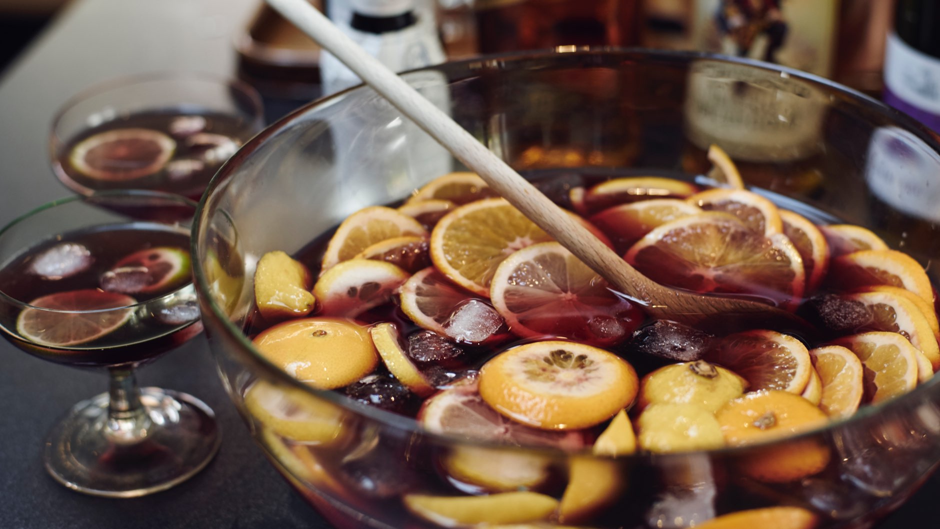 Frisk sommerpunch-bowle