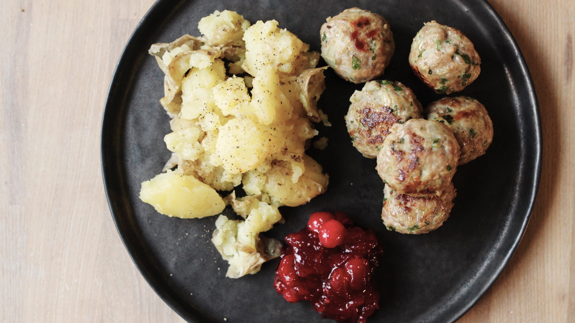 Svenske kødboller med kartoffelmos