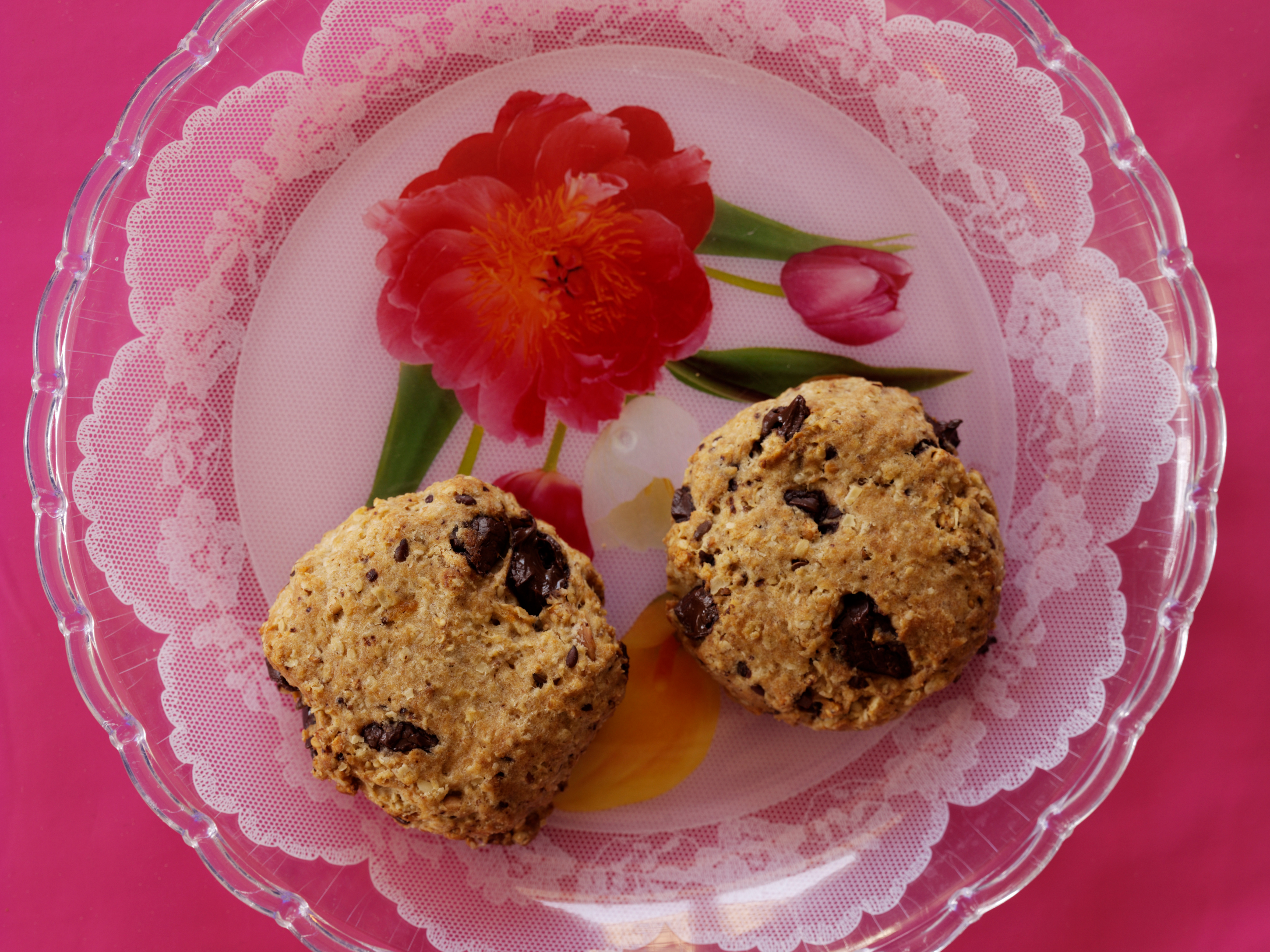 Korn- og havrescones med chokolade