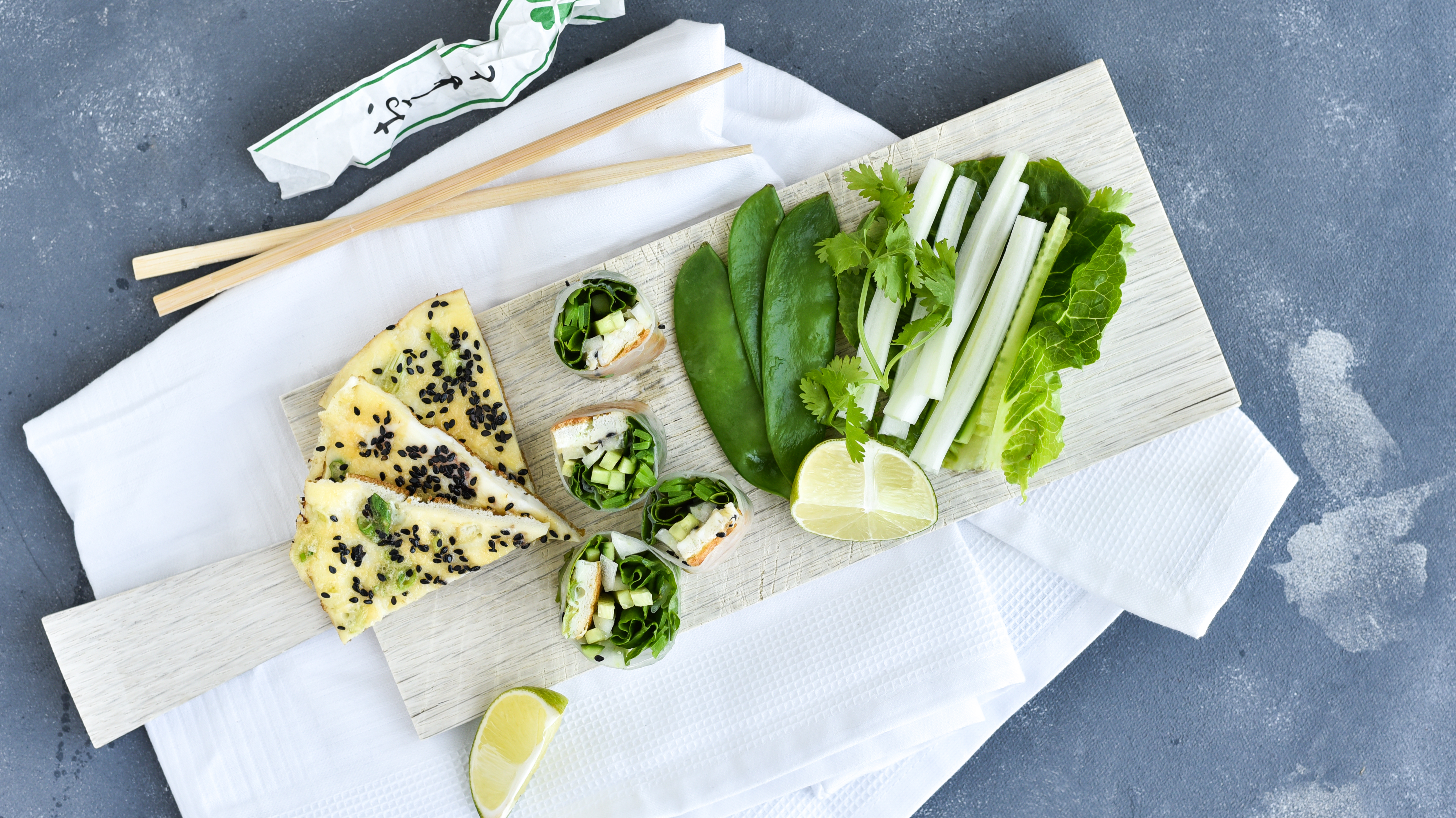 Friske forårsruller med omelet og kinaradise