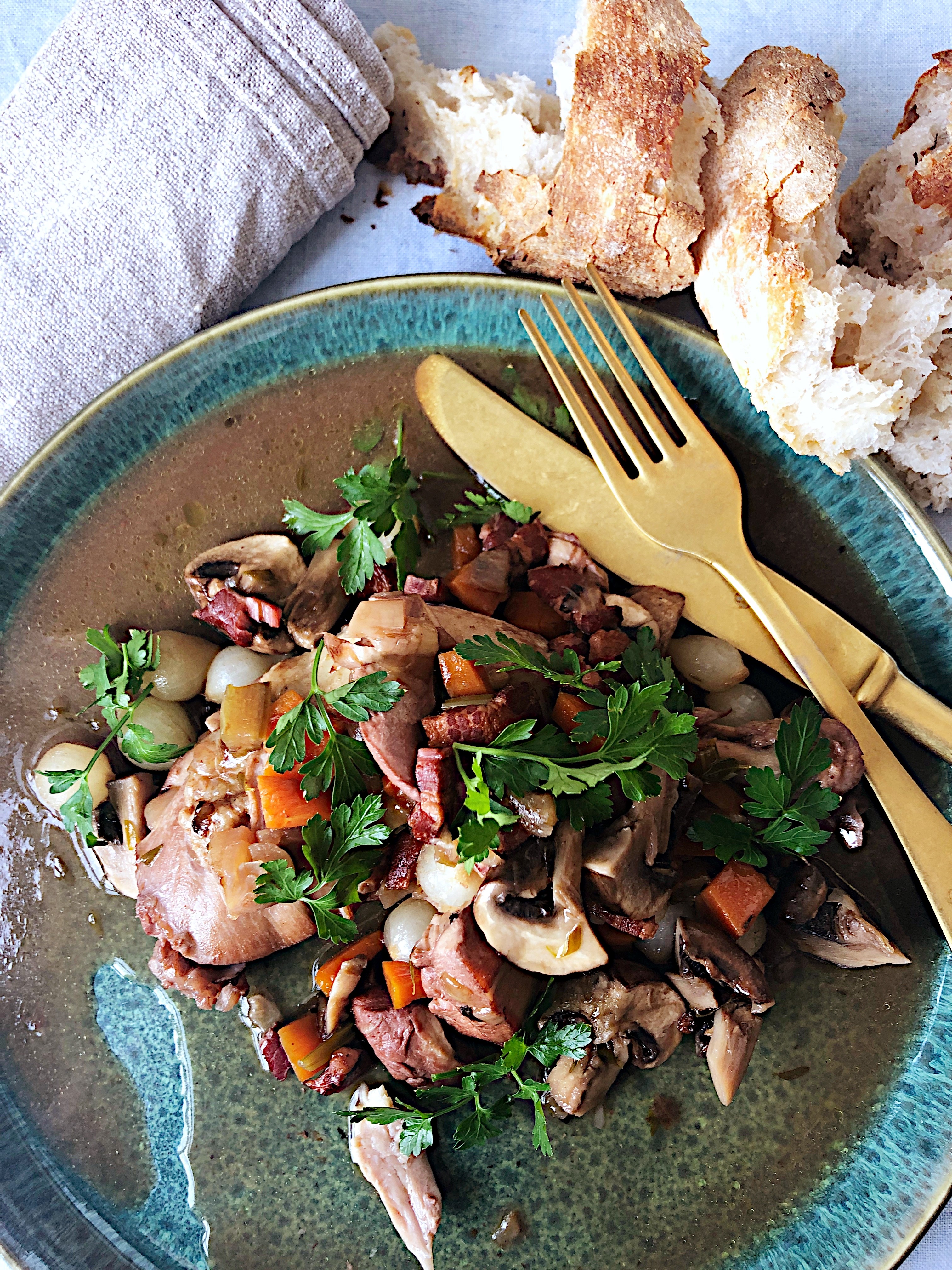 Coq au vin med rustikt brød