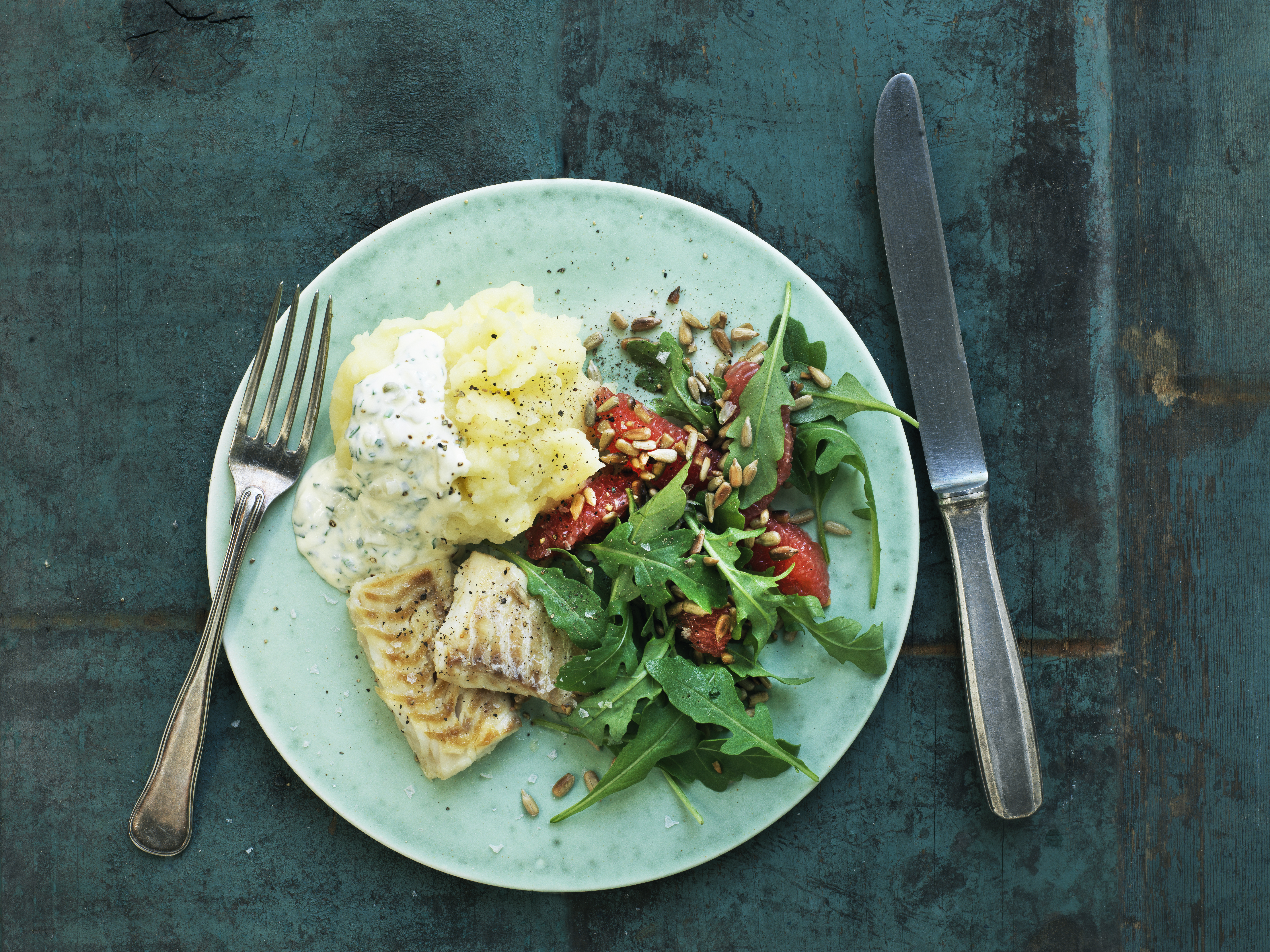 Stegt hellefisk med grape og rucolasalat