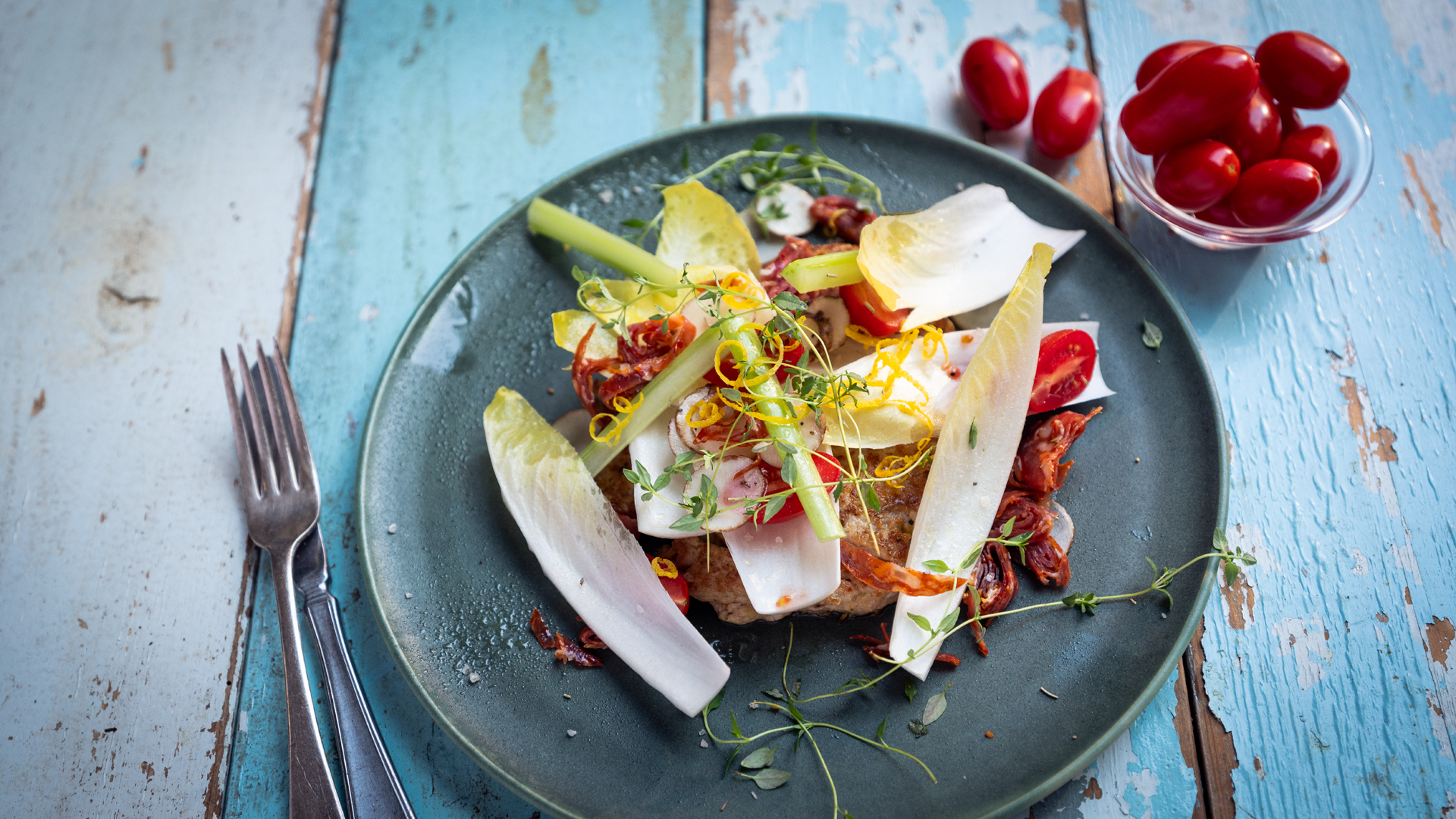 Kyllingetortilla med chorizo og grøntsager