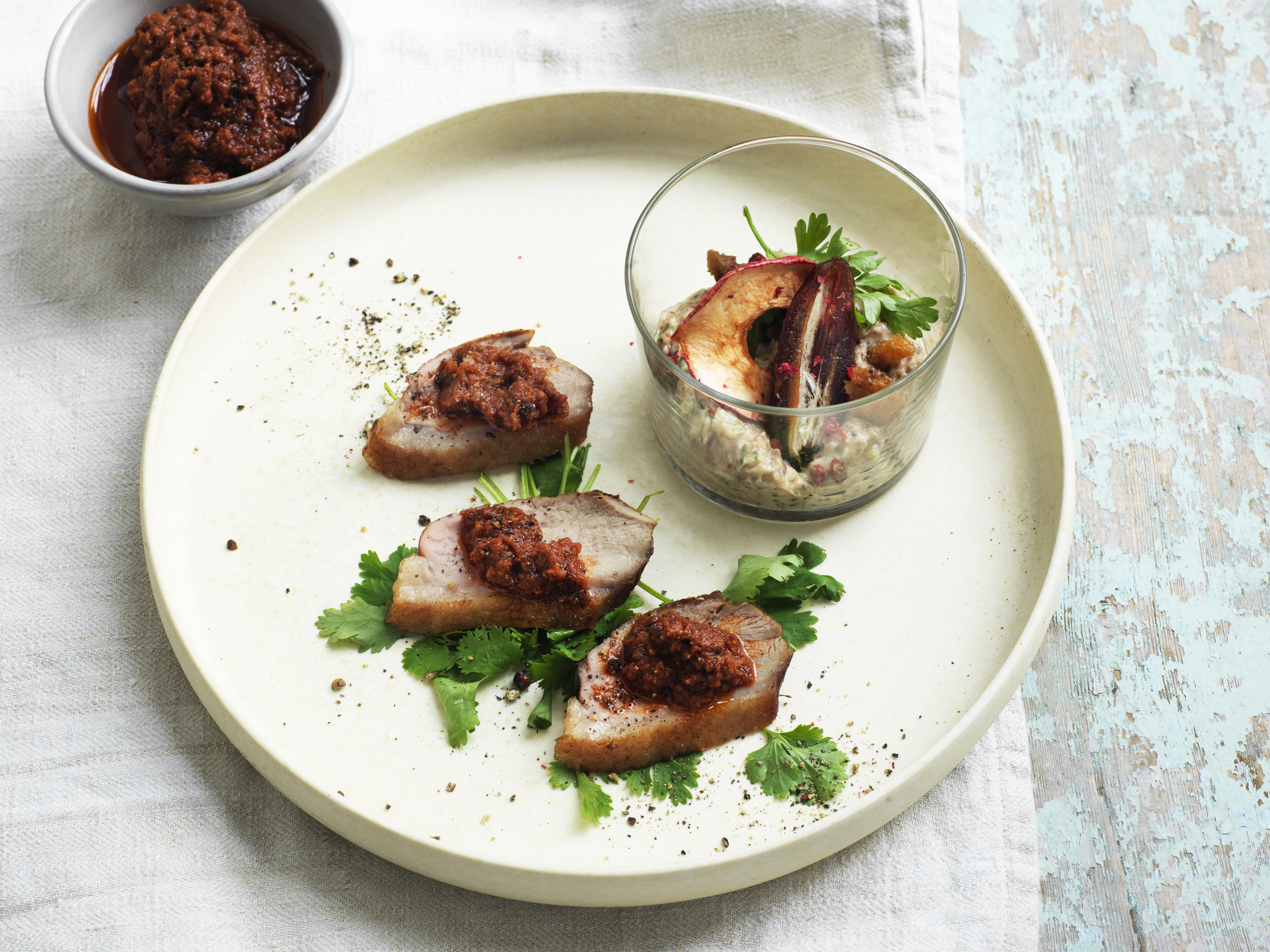 Andebryst med dadel og tomatpistou