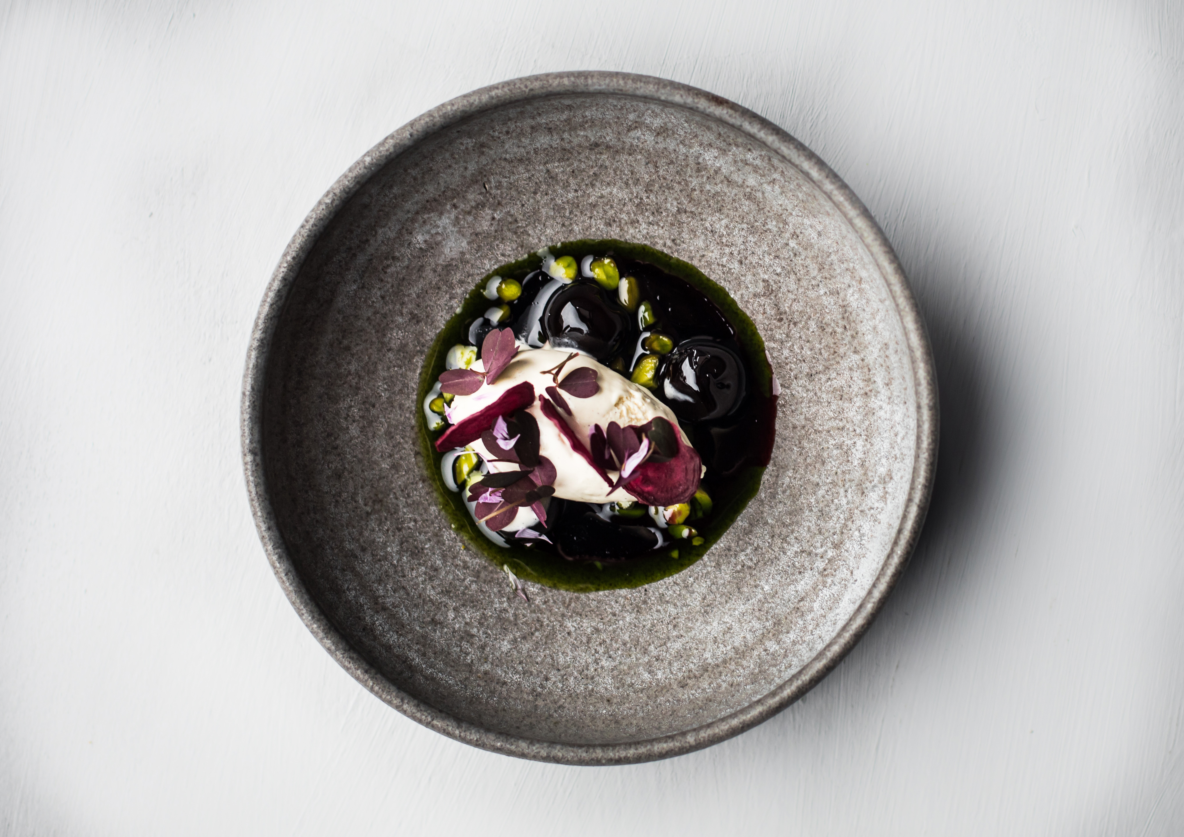 Is med ricotta, kirsebær og rødbede