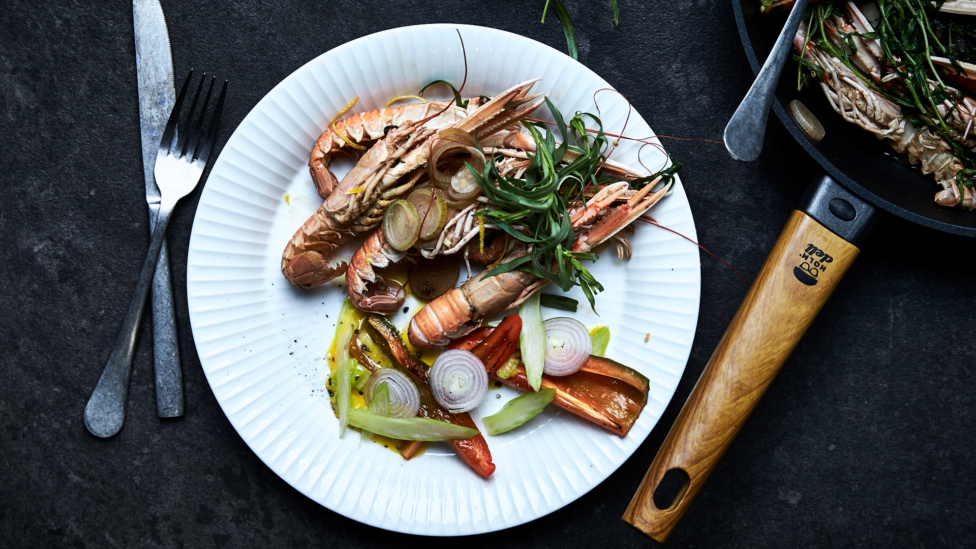 Hvidvinsdampet jomfruhummer