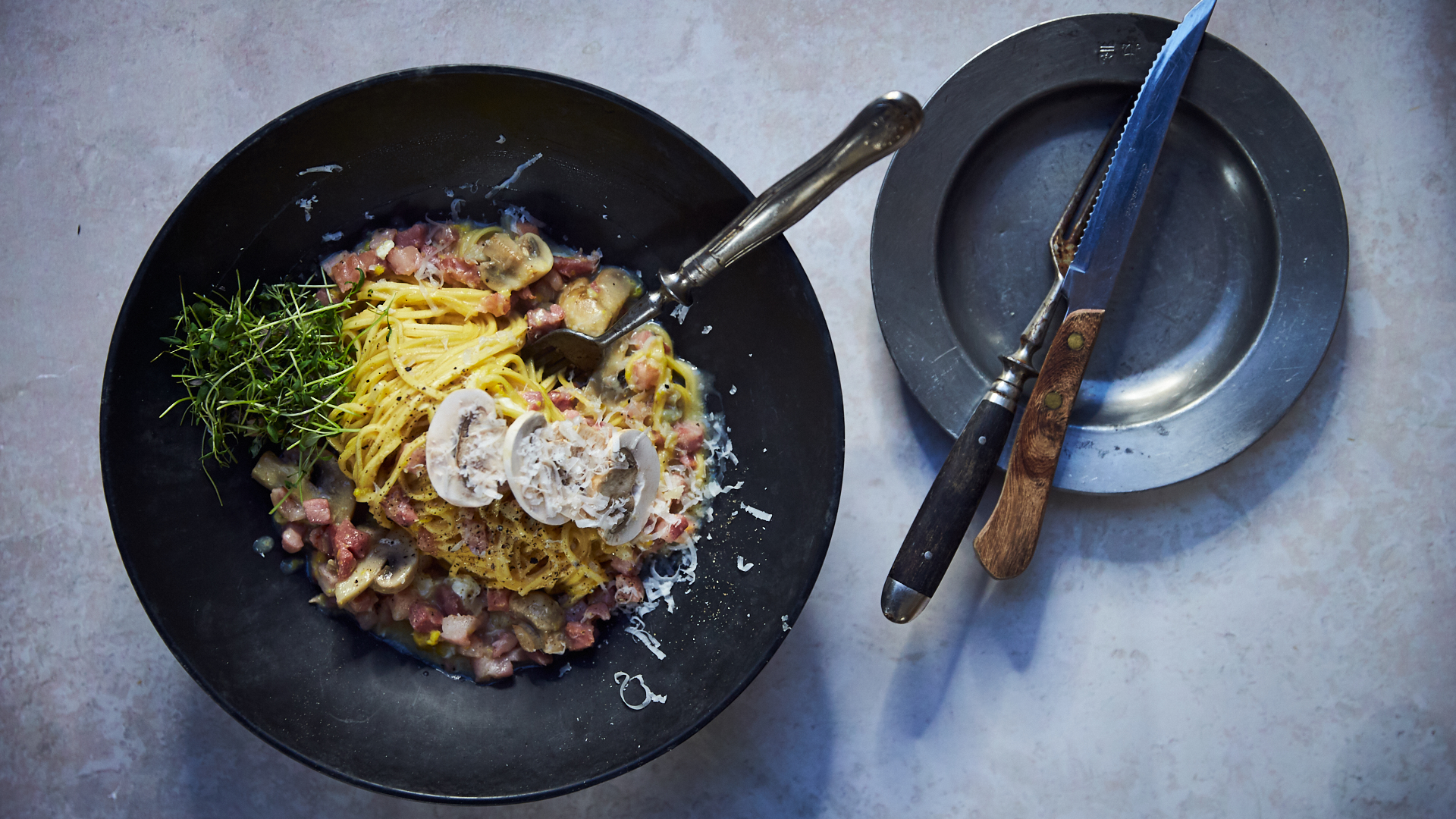Frisk pasta med svampe og bacon