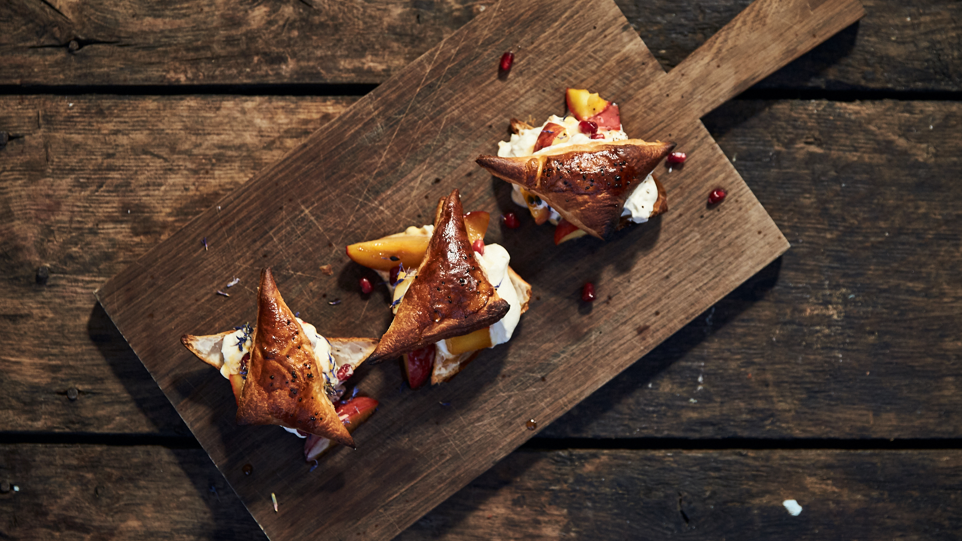 Fastelavnsboller af butterdej med flødeskum