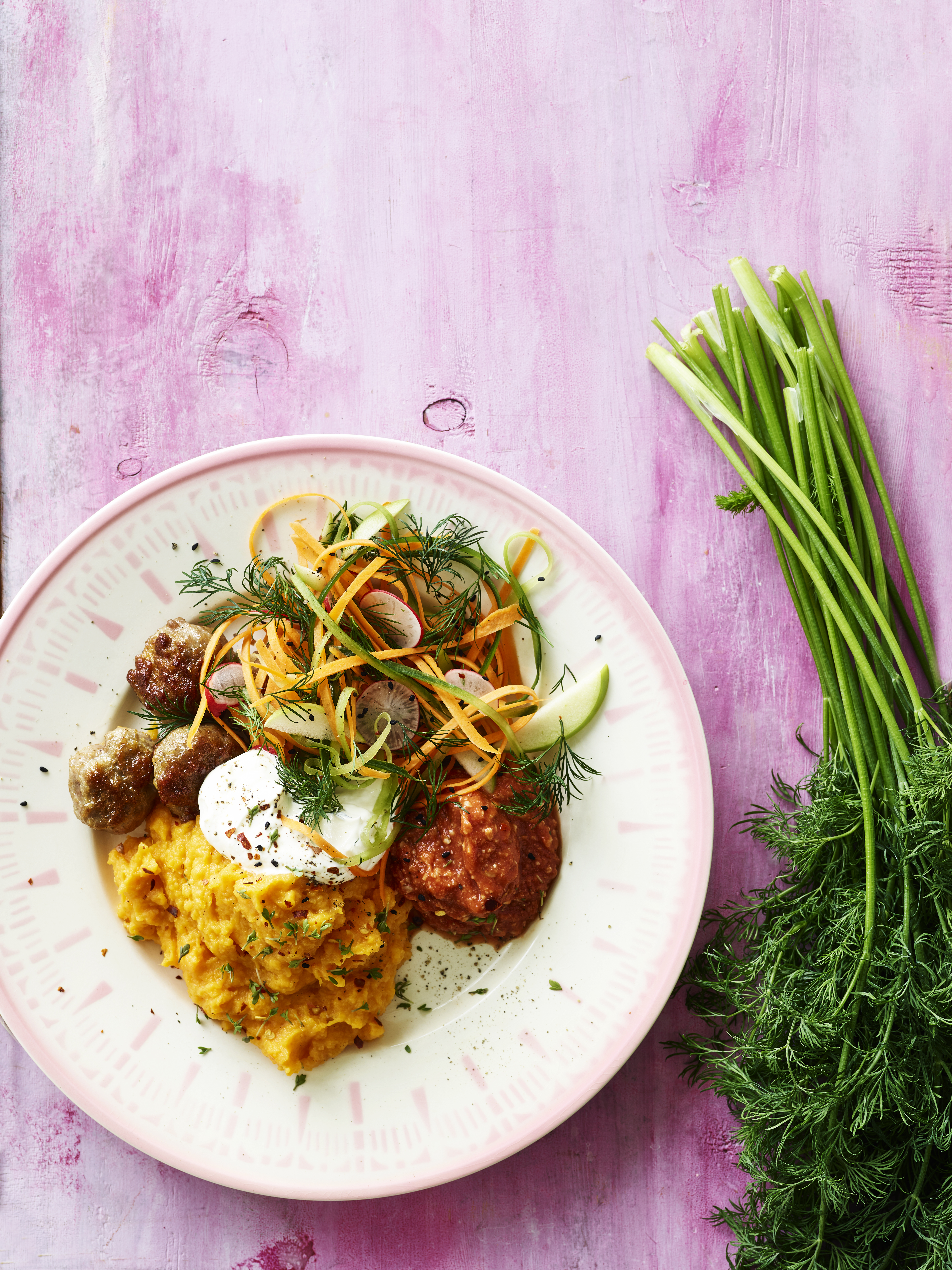 Sød mos med dildsalat og mojo