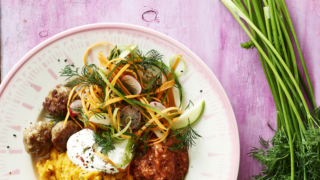 Sød mos med dildsalat og mojo