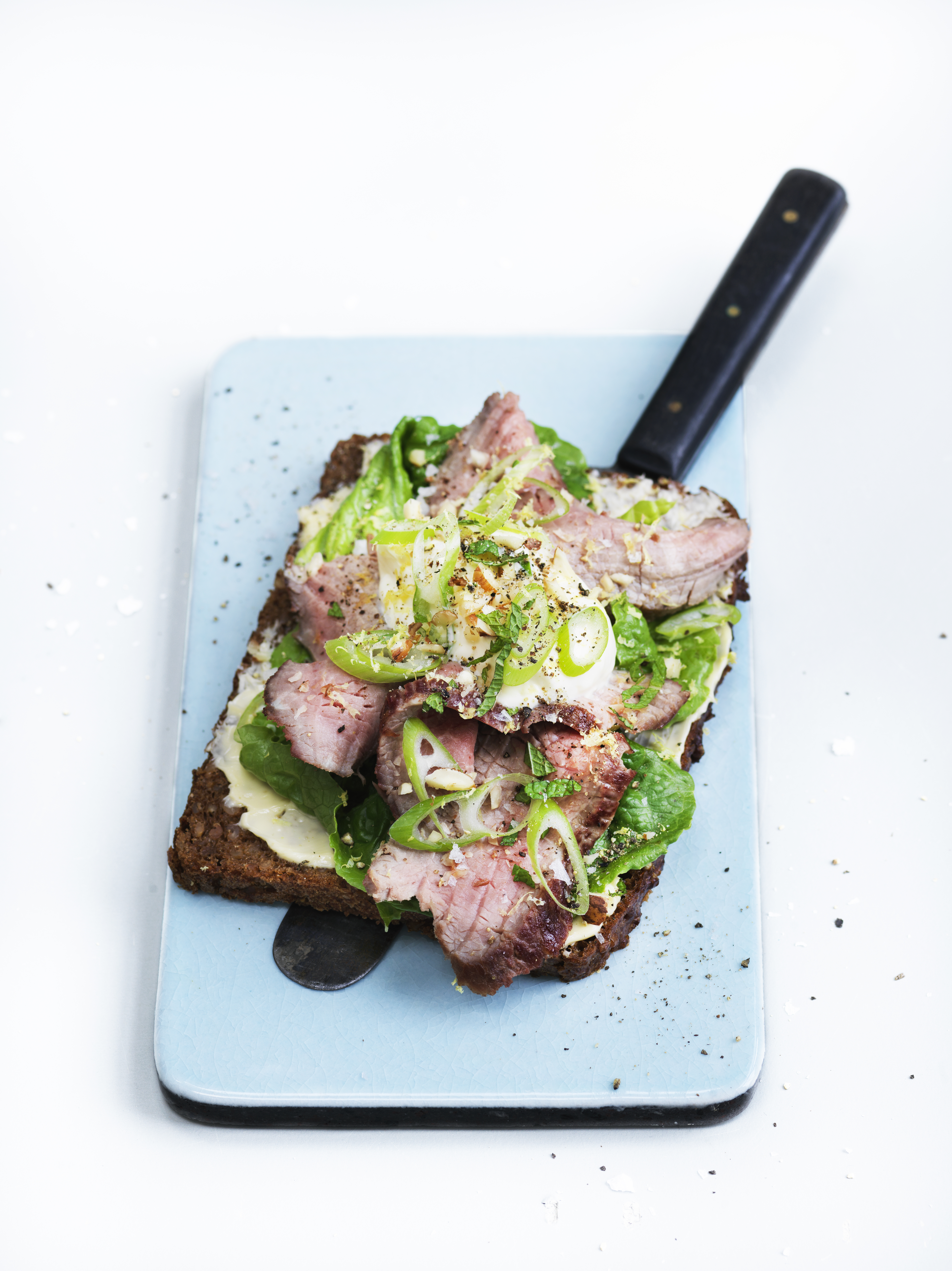 Smørrebrød med stegt lam fra i går