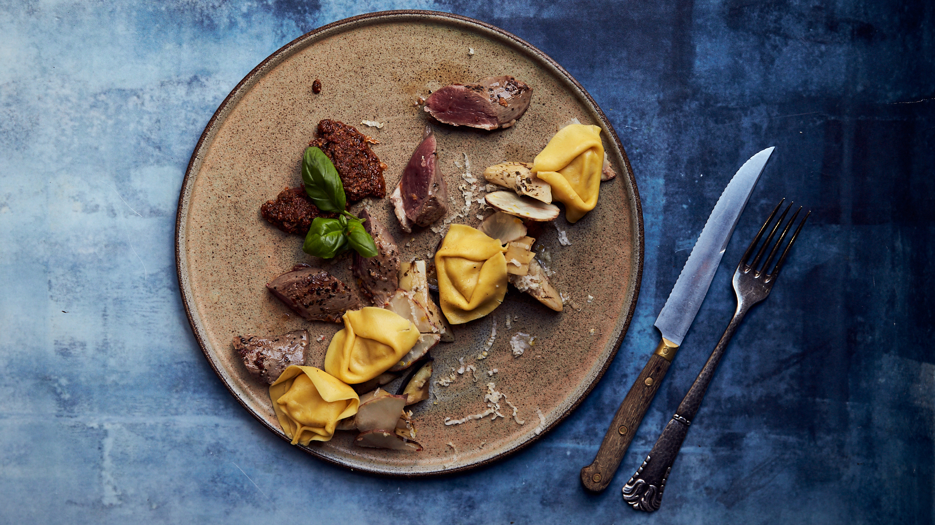 Tortellini med mørbrad og grøntsager