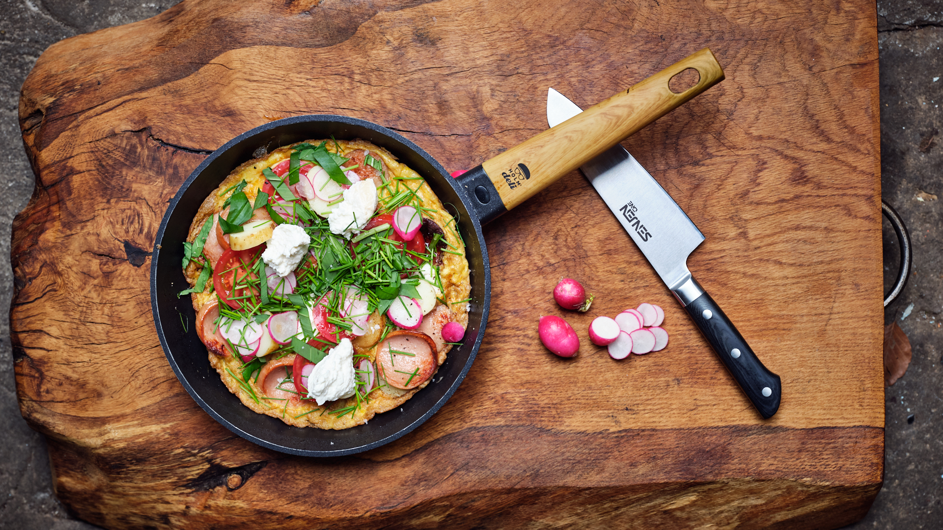 Æggekage med rygeost og røget medister