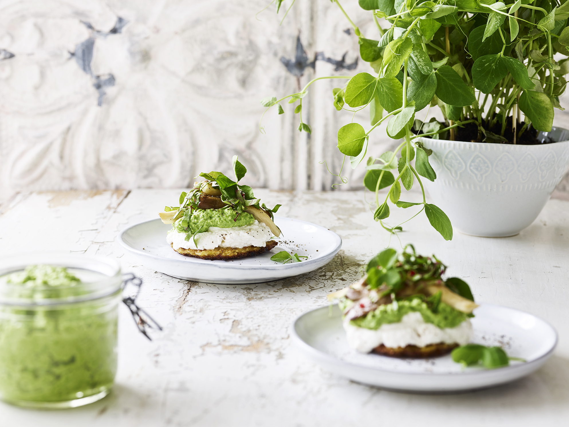 Blomkålsblinis med ærtemos og ricotta