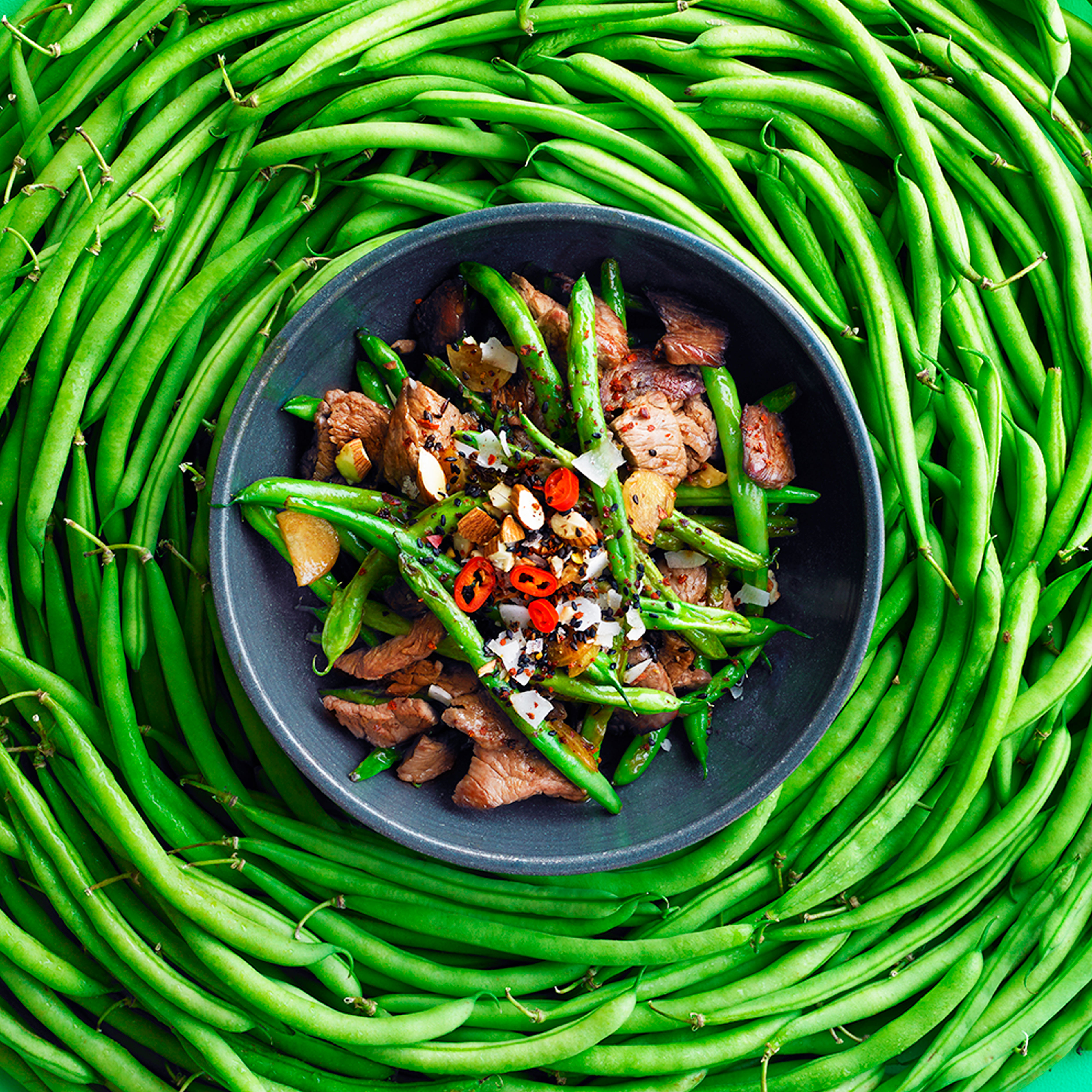 Lynstegte bønner og oksekød med spicy kokosknas