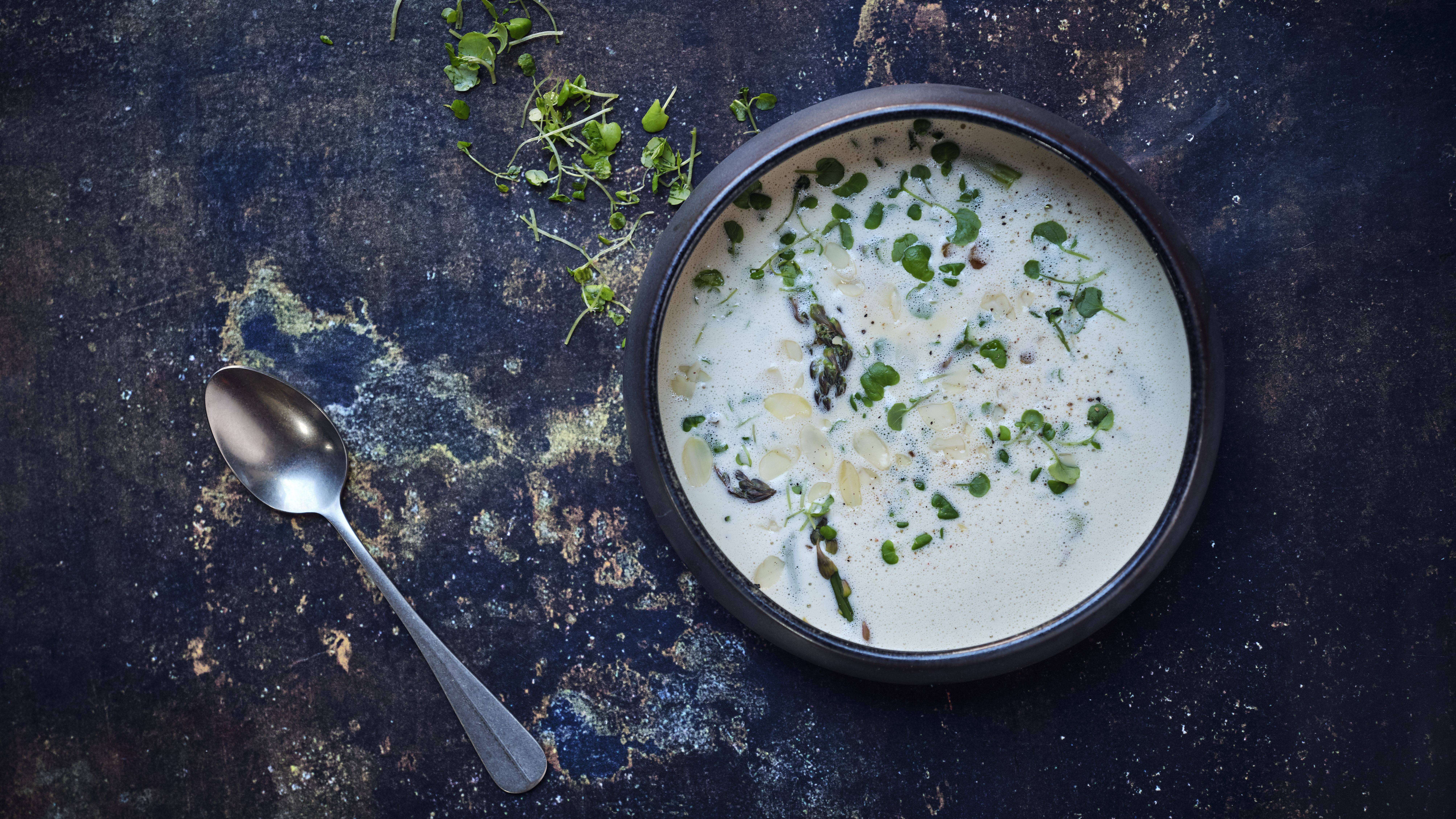 Claus Holms cremede aspargessuppe