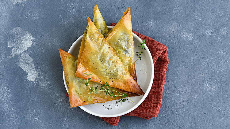 Samosaer med karry og kartoffelfyld