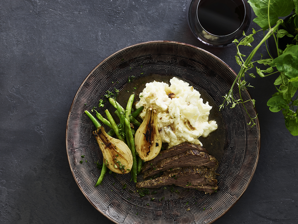 Flanksteak med kartoffel og hvidløgsmos