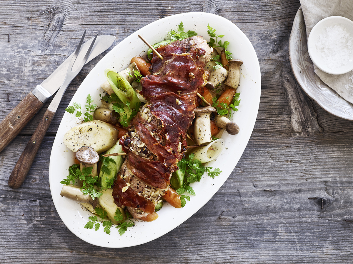 Svinemørbrad pakket ind i  hasselnød og parmaskinke