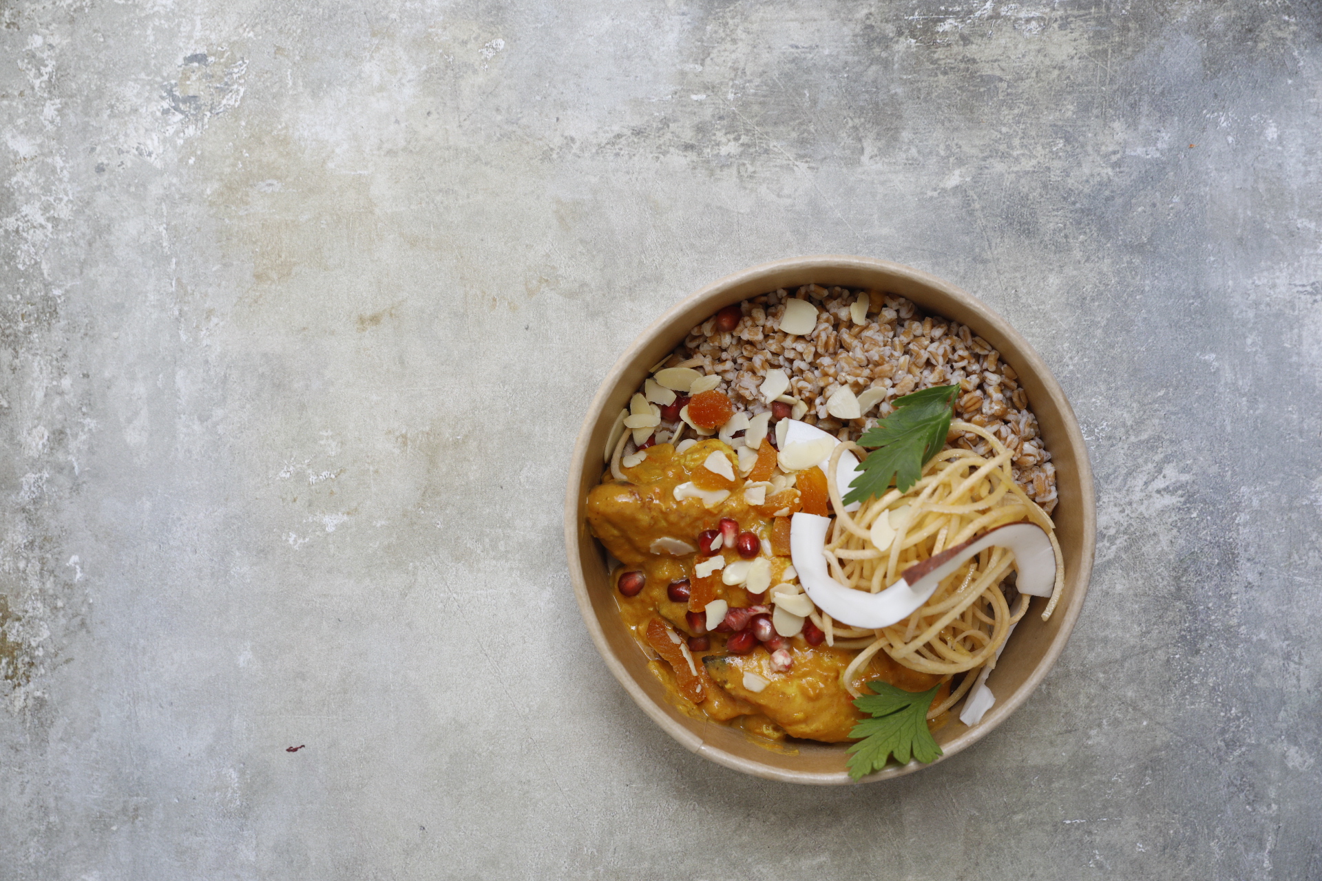 Kylling i karry med kokos og perlebyg