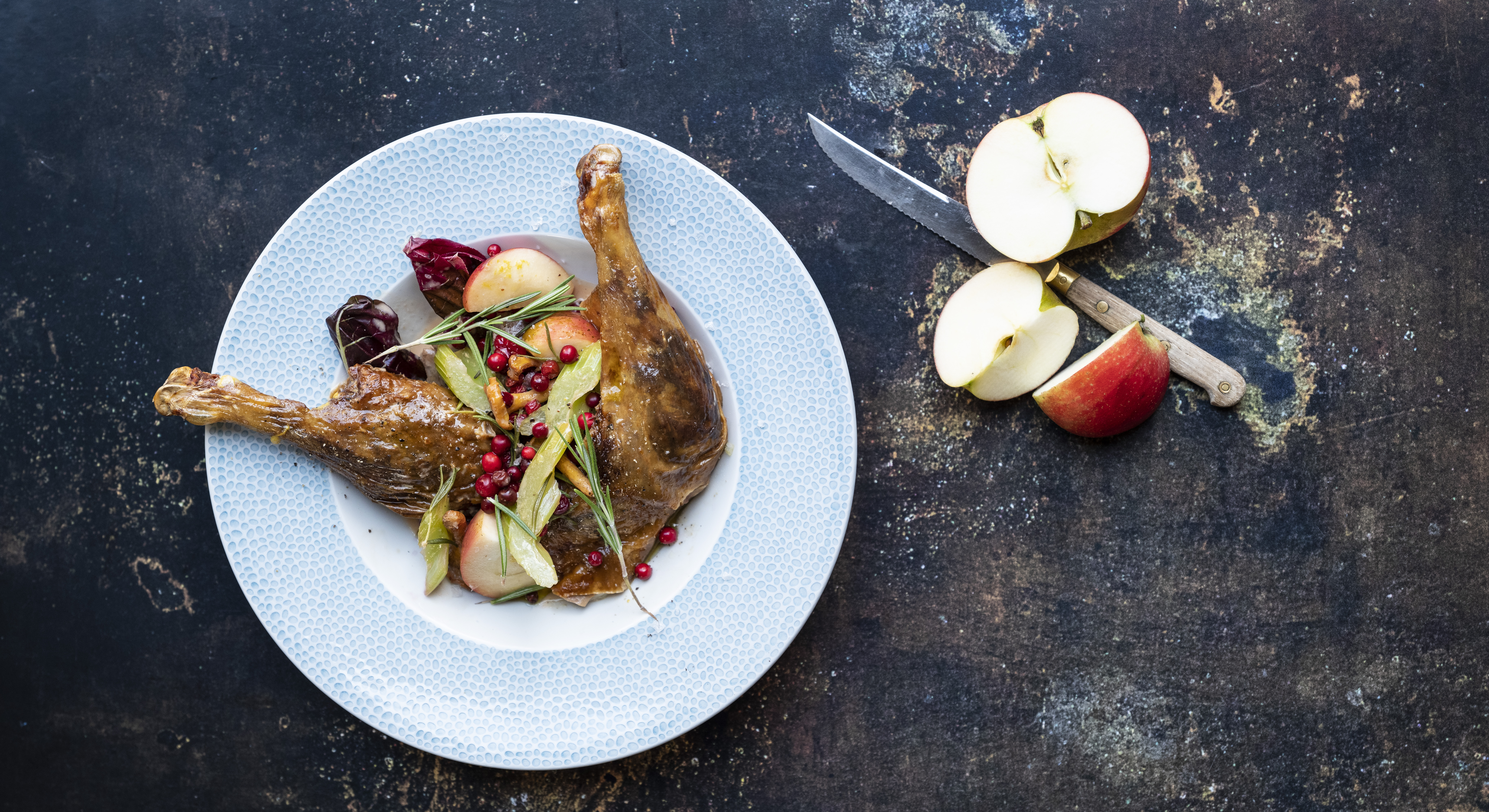 Andelår med cremet flødesauce og kantareller