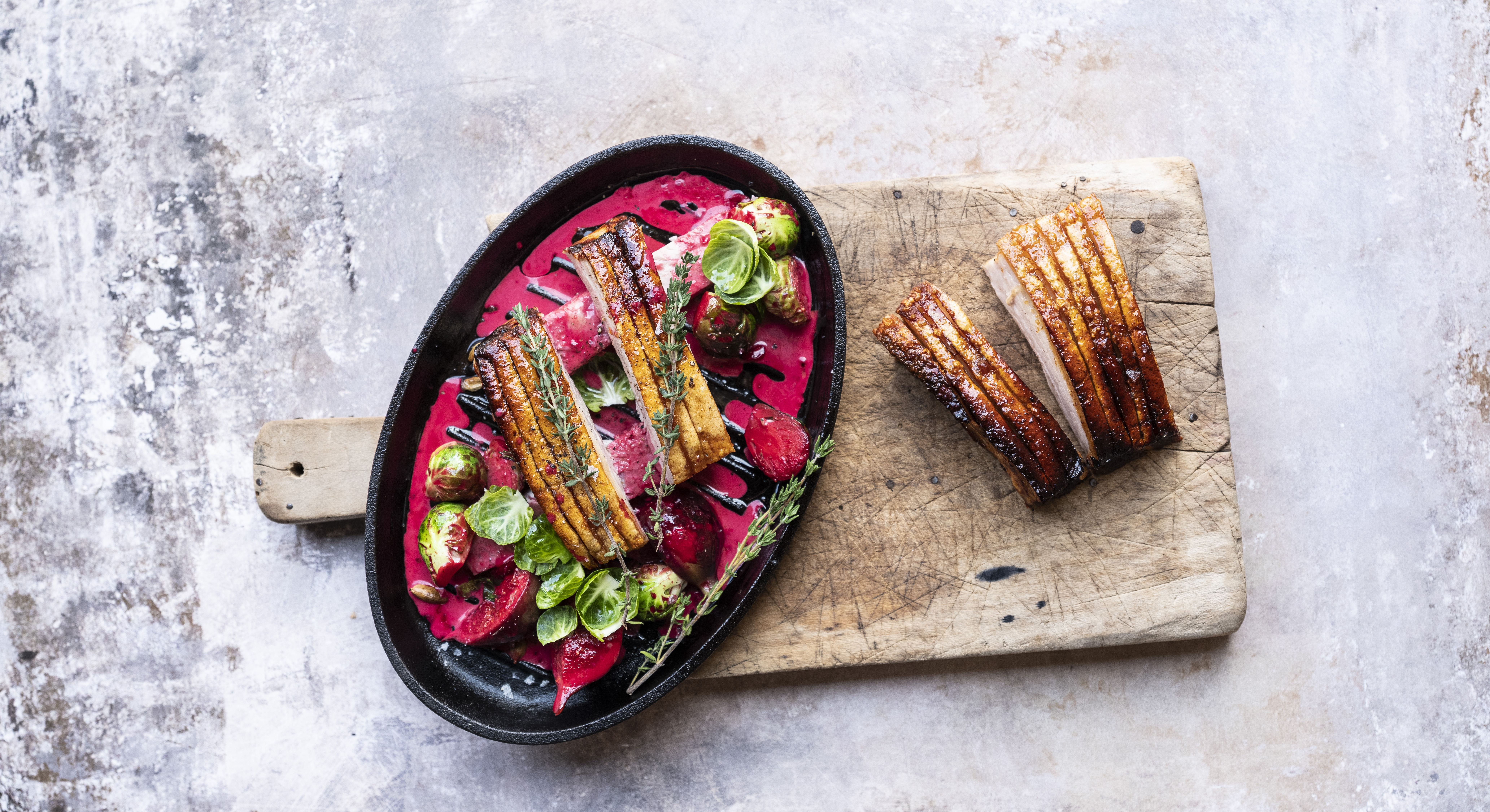 Ribbensteg med cremede rosenkål og figner