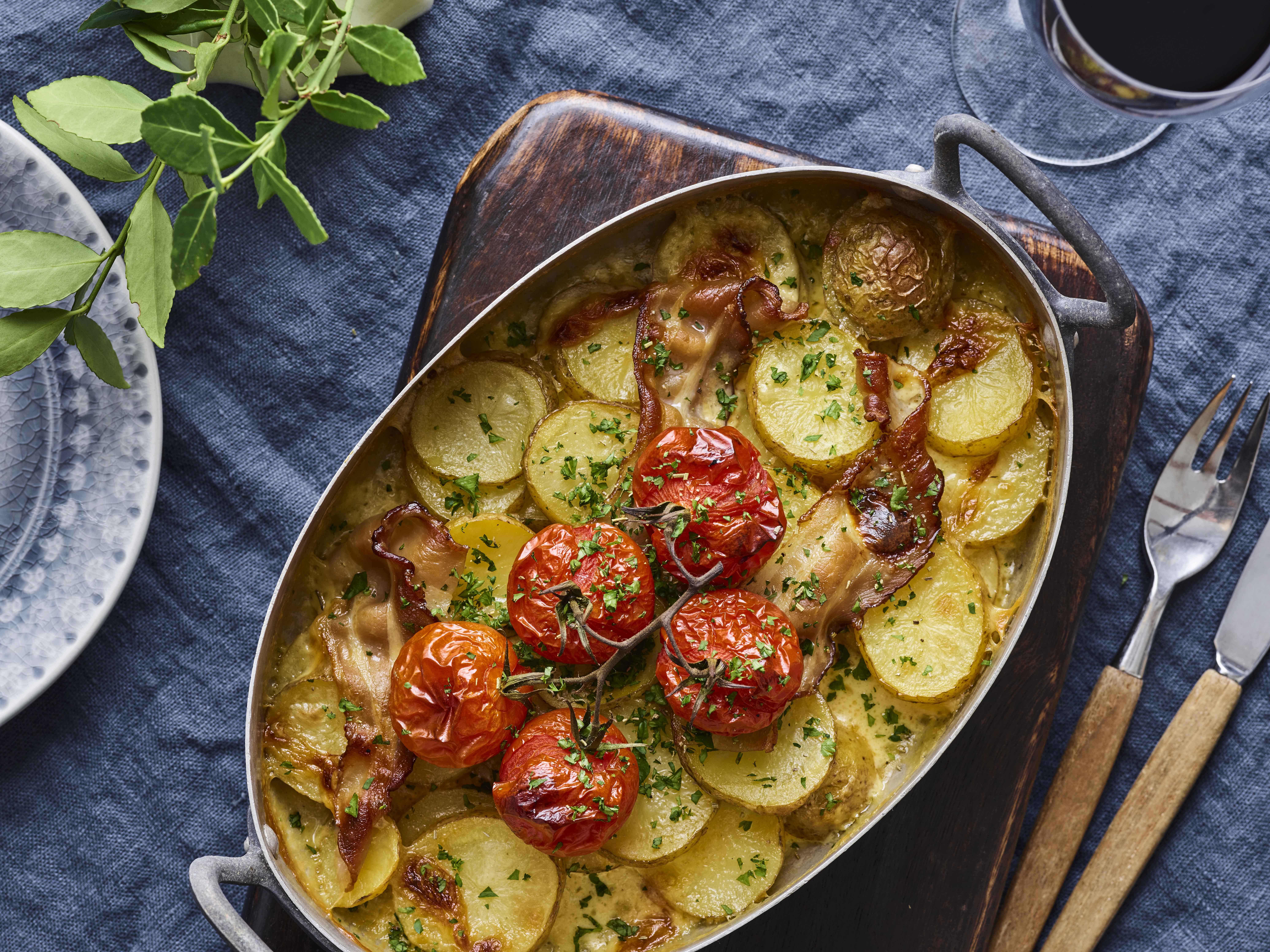 Flødekartofler med urter og bacon