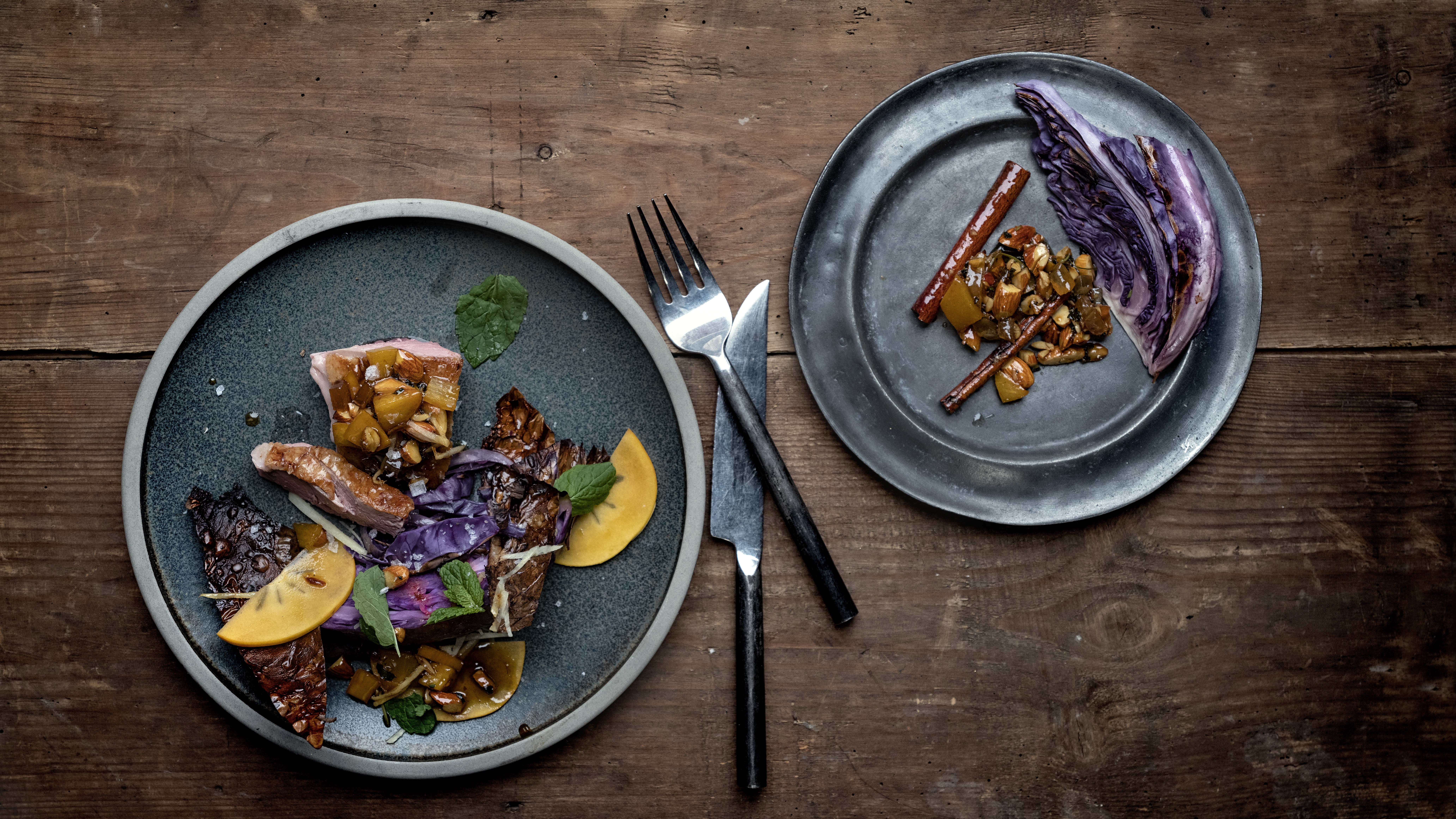 Andesteg med mandel-crust og bagt kål