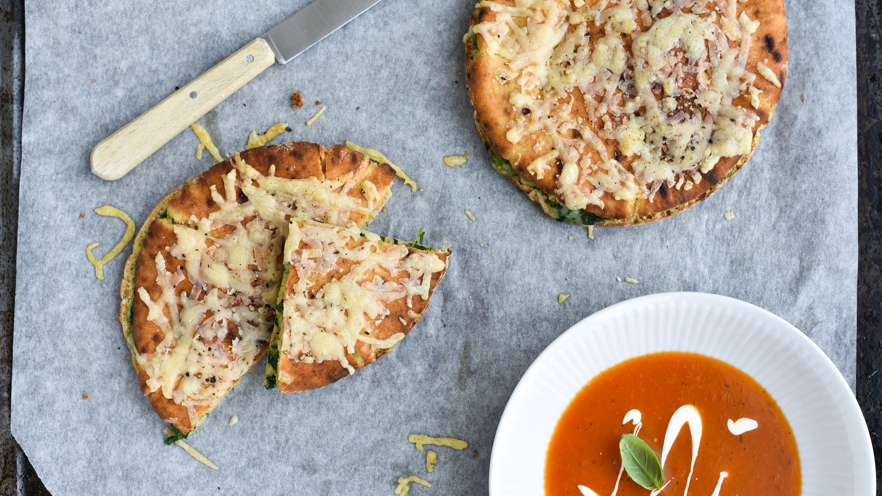 Spinat- og hvidløgsbrød