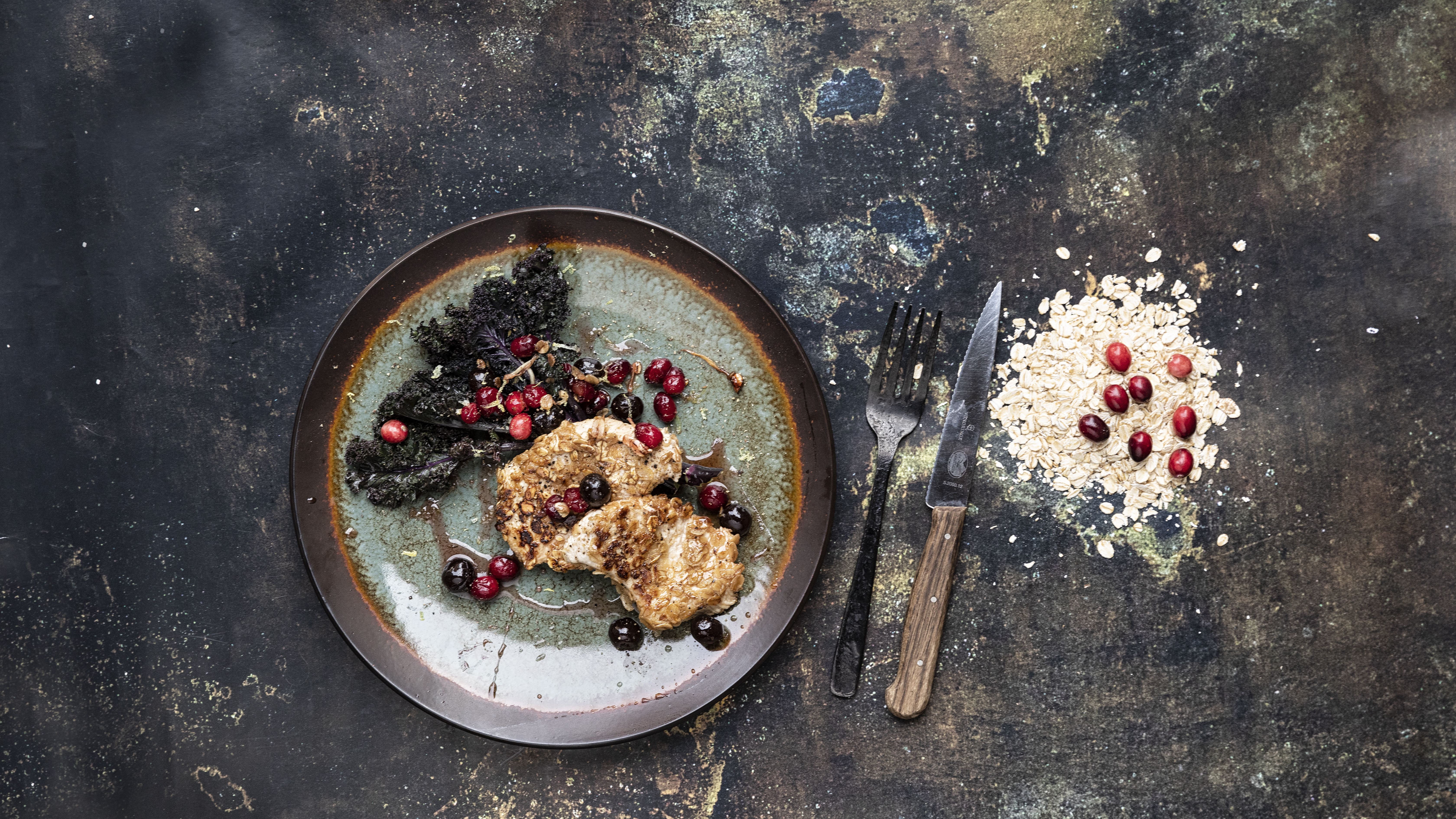 Paneret kalkun med stegt grønkål