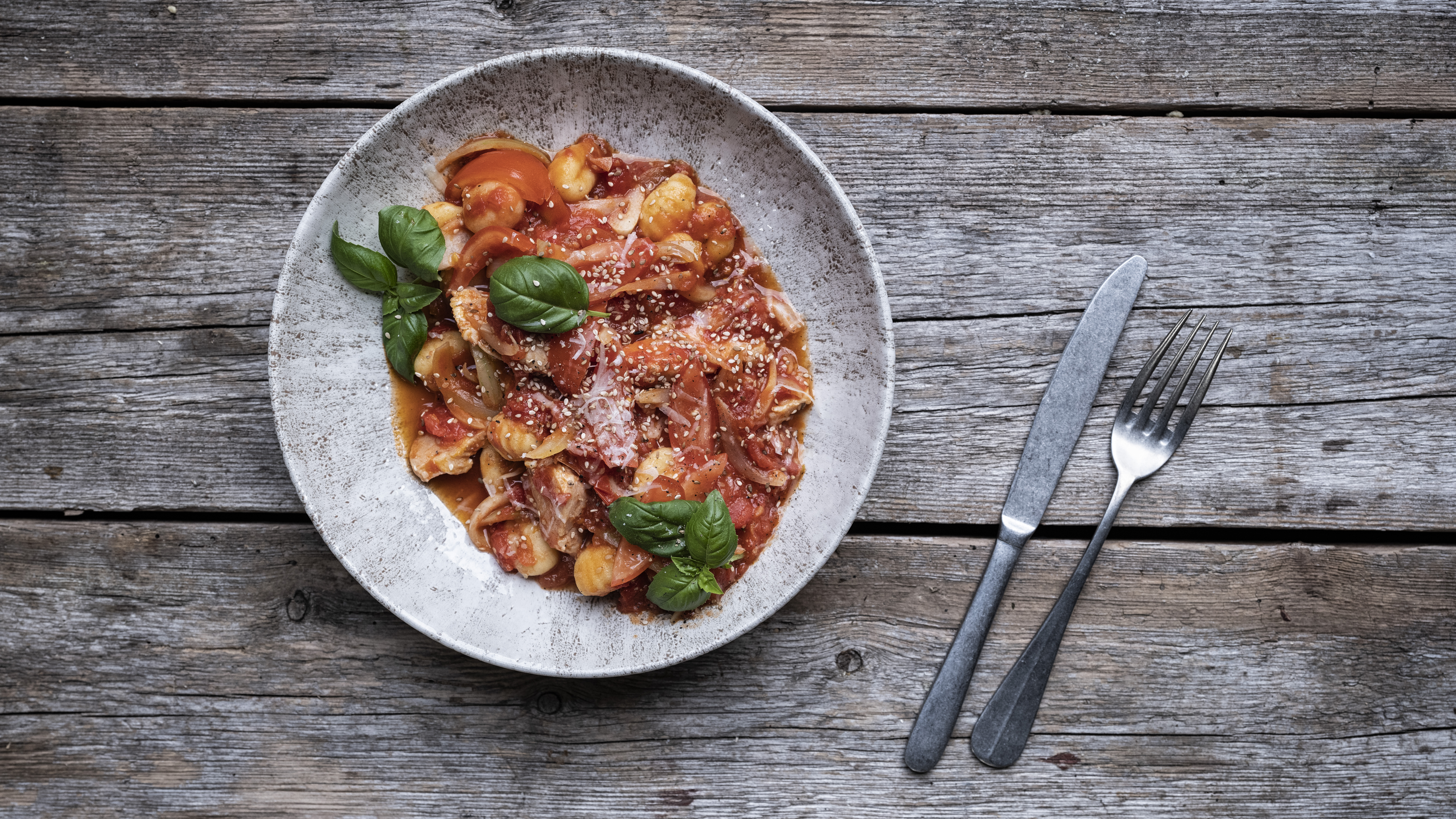 Gnocchi med kylling og tomat
